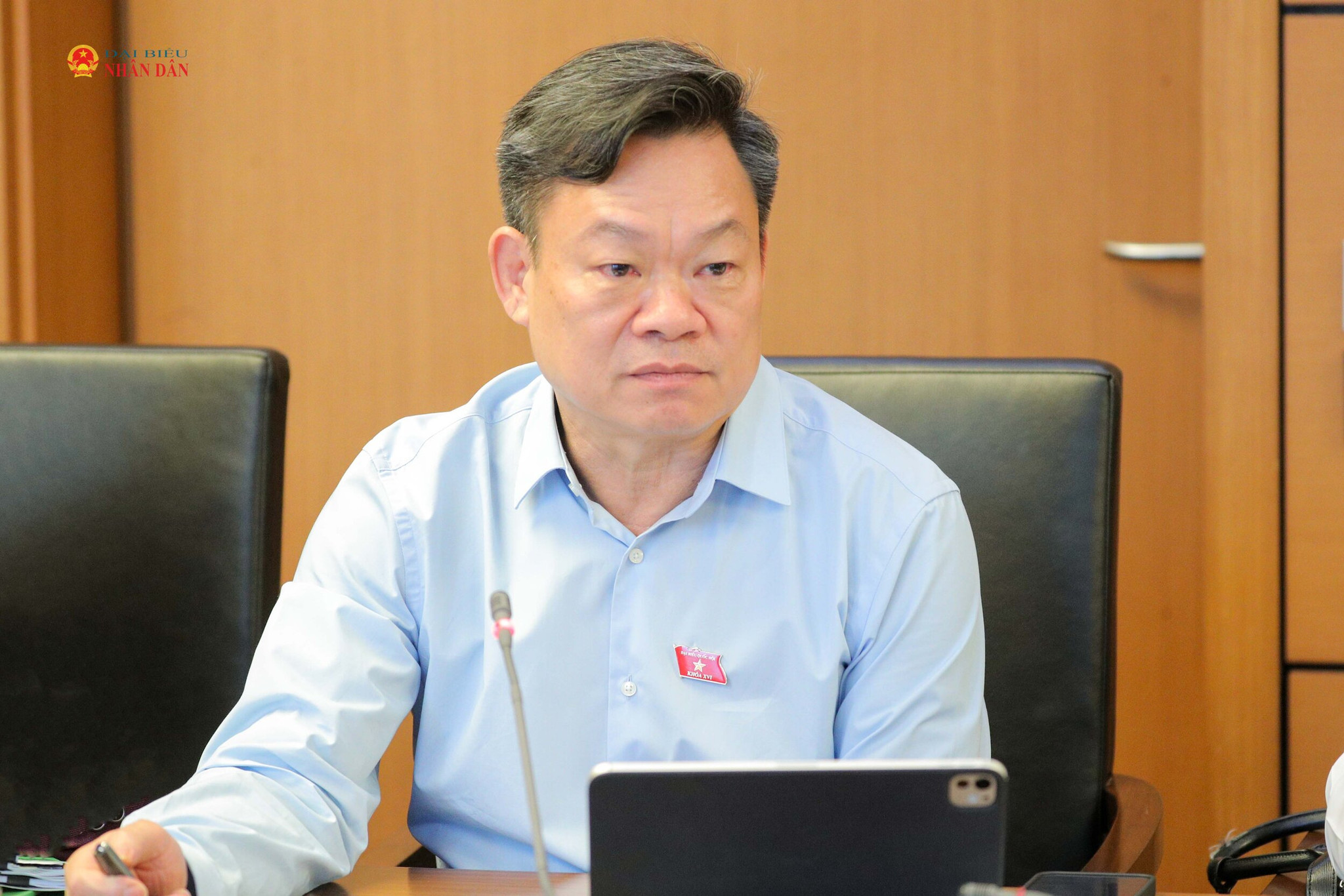 ĐBQH Hoàng Duy Chinh (Thái Nguyên) phát biểu . Ảnh Hồ Long