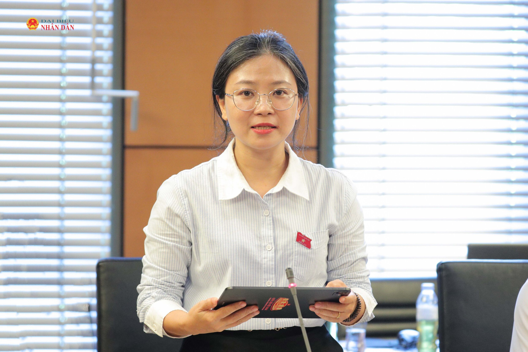 ĐBQH Nguyễn Thanh Ngân (Khánh Hòa) phát biểu 1. Ảnh Hồ Long