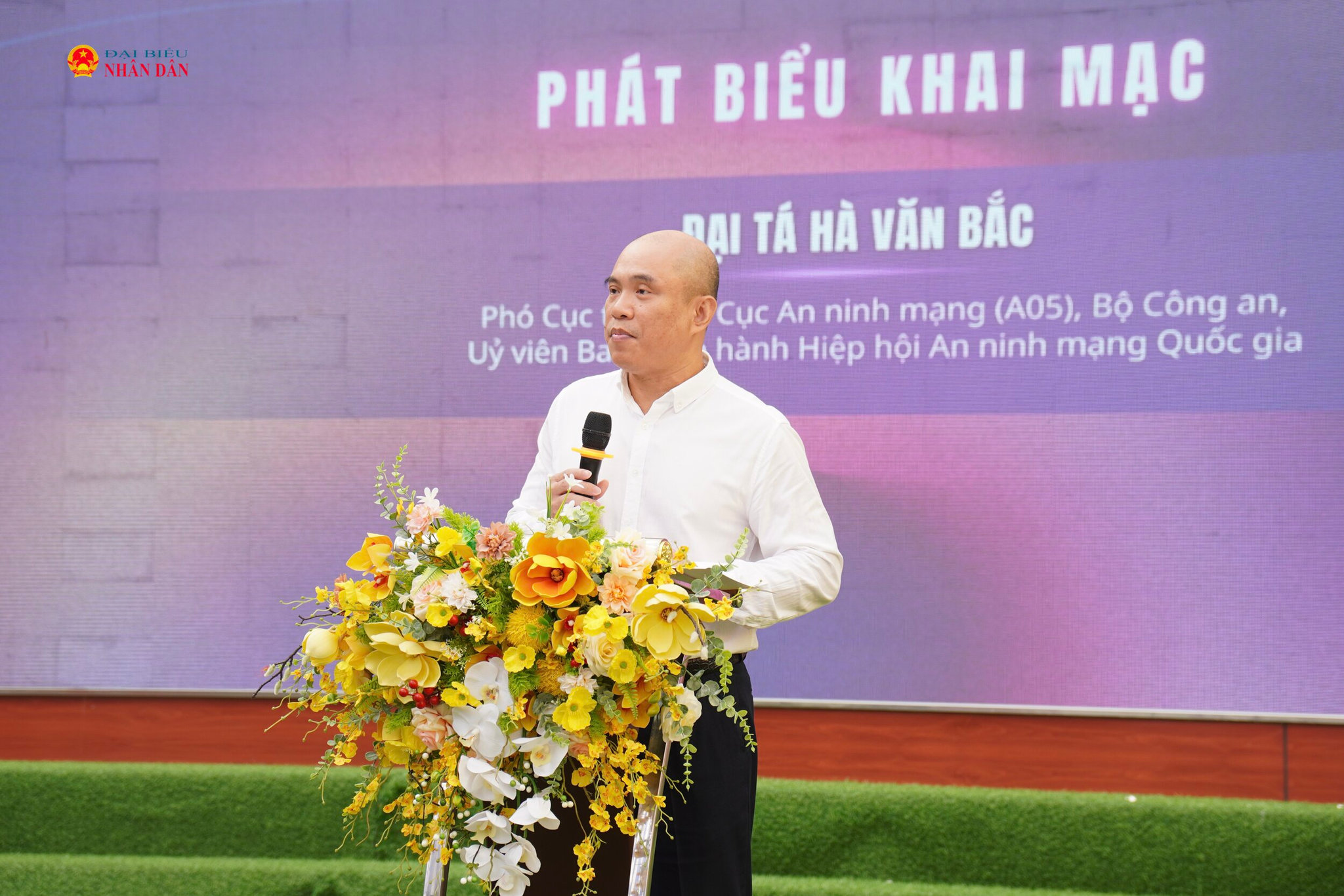 Đại tá Hà Văn Bắc, Phó Cục trưởng Cục An ninh mạng, Bộ Công an, Ủy viên Ban chấp hành Hiệp hội An ninh mạng quốc gia phát biểu tại sự kiện.