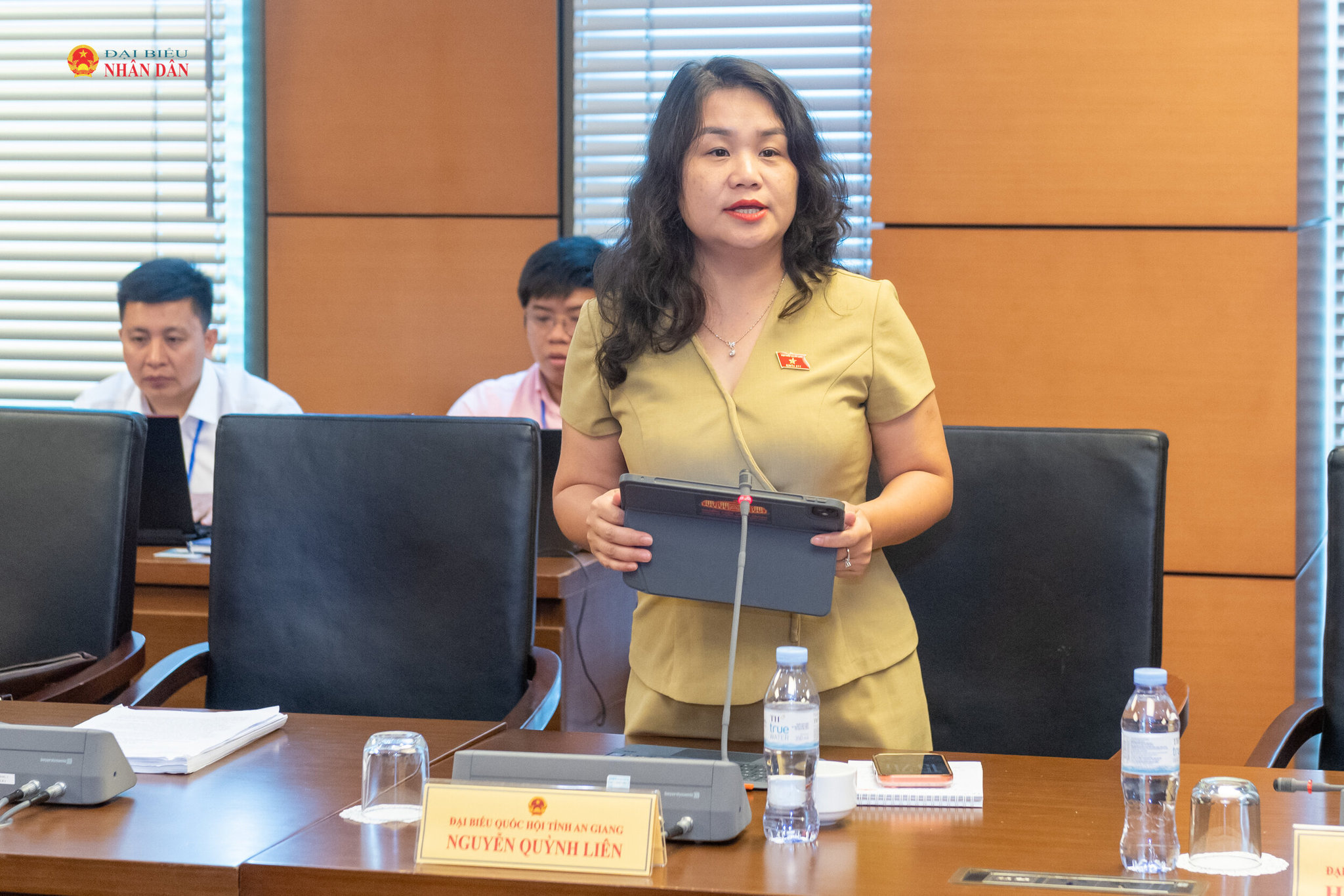 ĐBQH Nguyễn Quỳnh Liên (An Giang) phát biểu. Ảnh: Mạnh Hưng
