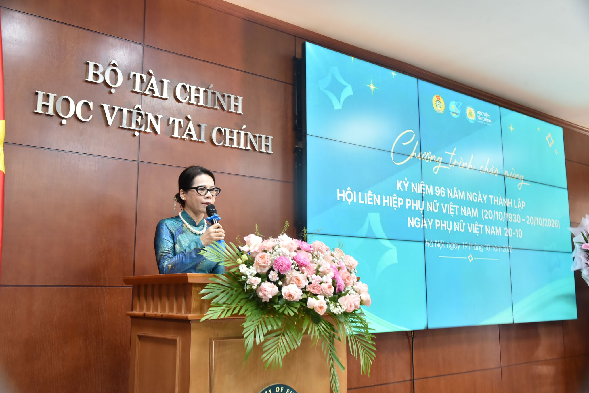PGS.TS Nguyễn Hồ Phi Hà, Phó Chủ tịch Công đoàn, Trưởng ban Nữ công, Phó Trưởng ban Vì sự tiến bộ phụ nữ Học viện Tài chính phát biểu tại Hội thảo