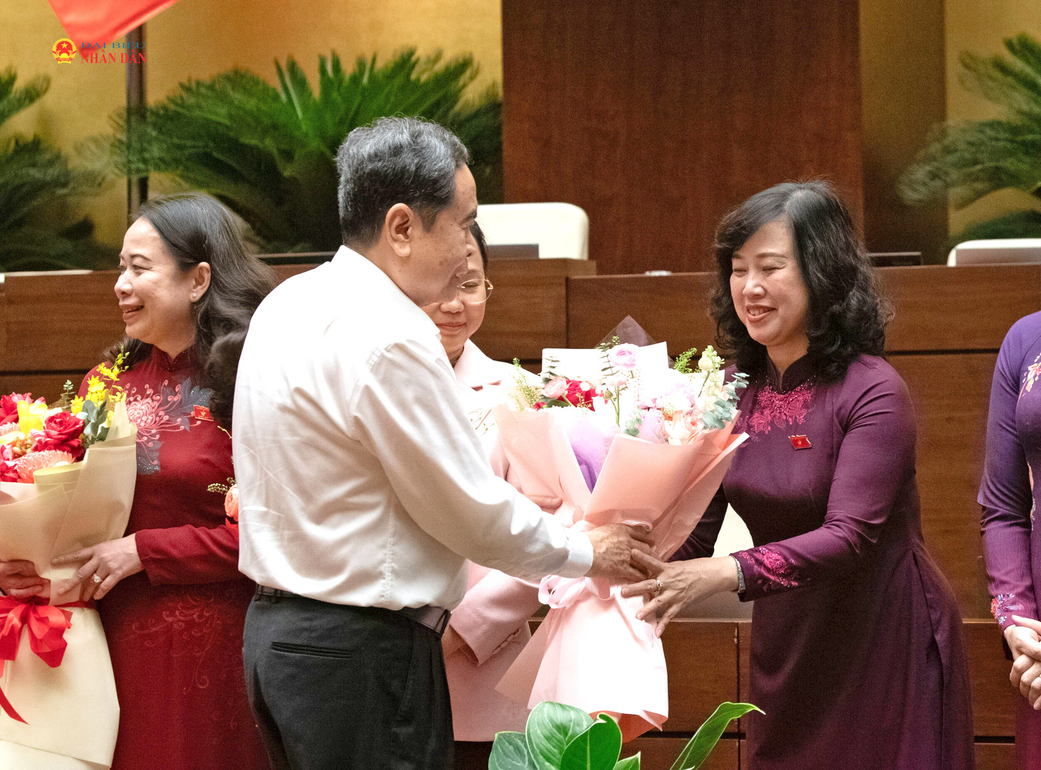 Thủ tướng Lê Minh Hưng và Chủ tịch Quốc hội Trần Thanh Mẫn gặp mặt nữ đại biểu Quốc hội