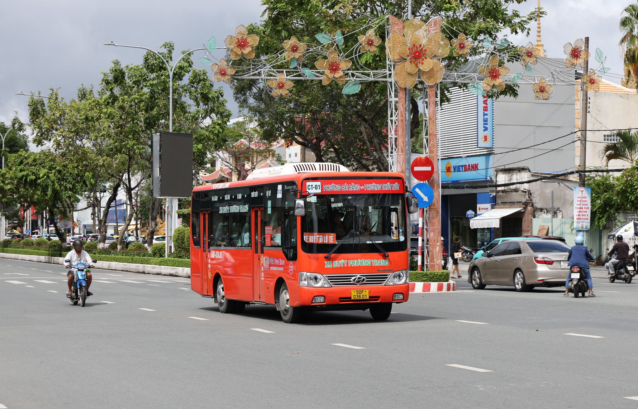 Trên địa bàn thành phố hiện có 20 tuyến xe buýt đang khai thác, với tổng chiều dài trên 961,4km