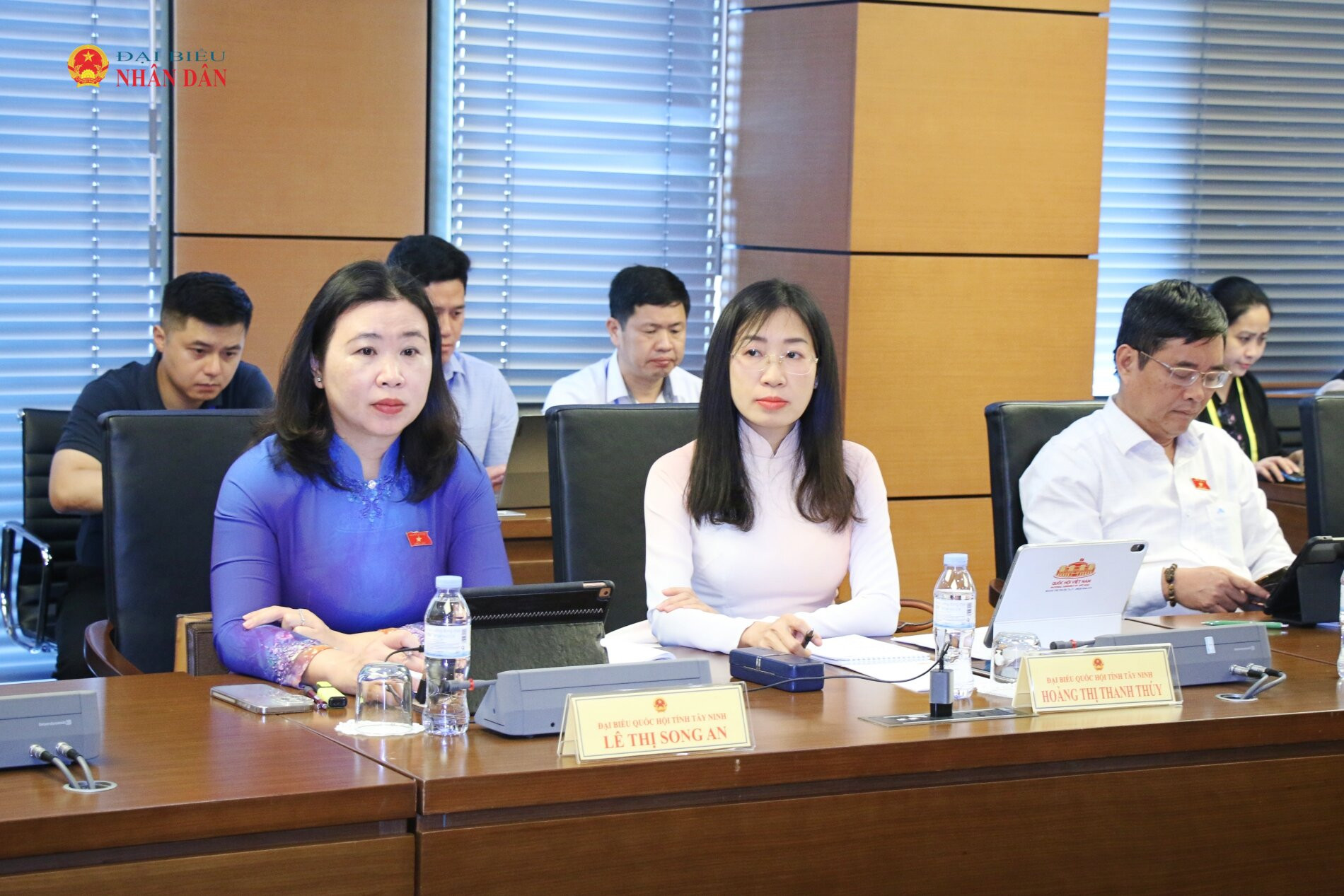 Các đại biểu tham dự thảo luận tổ. Ảnh: Đắc Trường