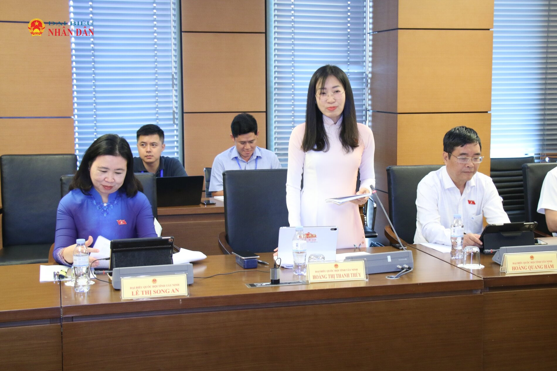 ĐBQH Hoàng Thị Thanh Thuý (Tây Ninh) phát biểu tại phiên thảo luận tổ