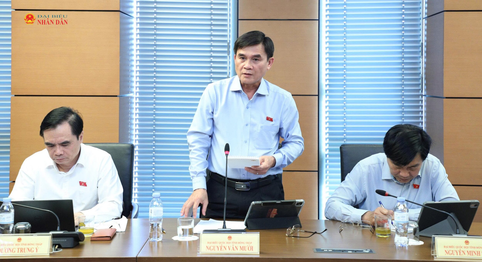 ĐBQH Nguyễn Văn Mười (Đồng Tháp) phát biểu.