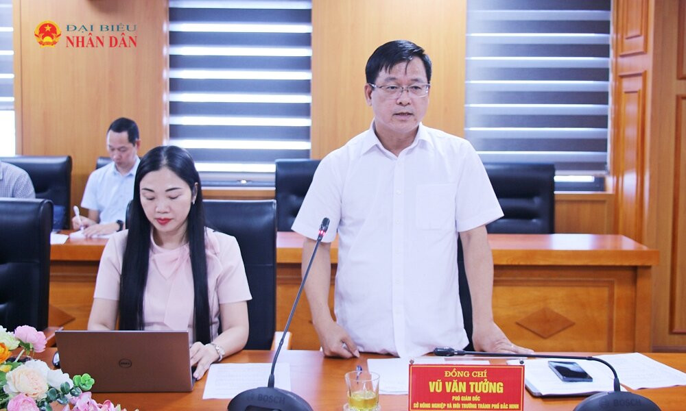 Đại diện lãnh đạo Sở Nông nghiệp và Môi trường giải trình một số nội dung Đoàn giám sát nêu tại cuộc làm việc
