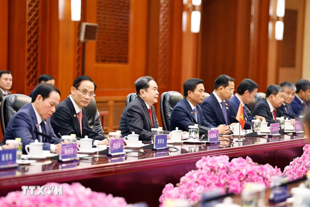 Chủ tịch Quốc hội Trần Thanh Mẫn hội đàm với Ủy viên trưởng Ủy ban thường vụ Đại hội Đại biểu Nhân dân toàn quốc Trung Quốc Triệu Lạc Tế và đồng chủ trì Phiên họp lần thứ 2 Ủy ban hợp tác giữa Quốc hội Việt Nam và Nhân đại toàn quốc Trung Quốc. (Ảnh: Doãn Tấn/TTXVN) Chủ tịch Quốc hội Trần Thanh Mẫn hội đàm với Ủy viên trưởng Ủy ban thường vụ Đại hội Đại biểu Nhân dân toàn quốc Trung Quốc Triệu Lạc Tế và đồng chủ trì Phiên họp lần thứ 2 Ủy ban hợp tác giữa Quốc hội Việt Nam và Nhân đại toàn quốc Trung Quốc. (
