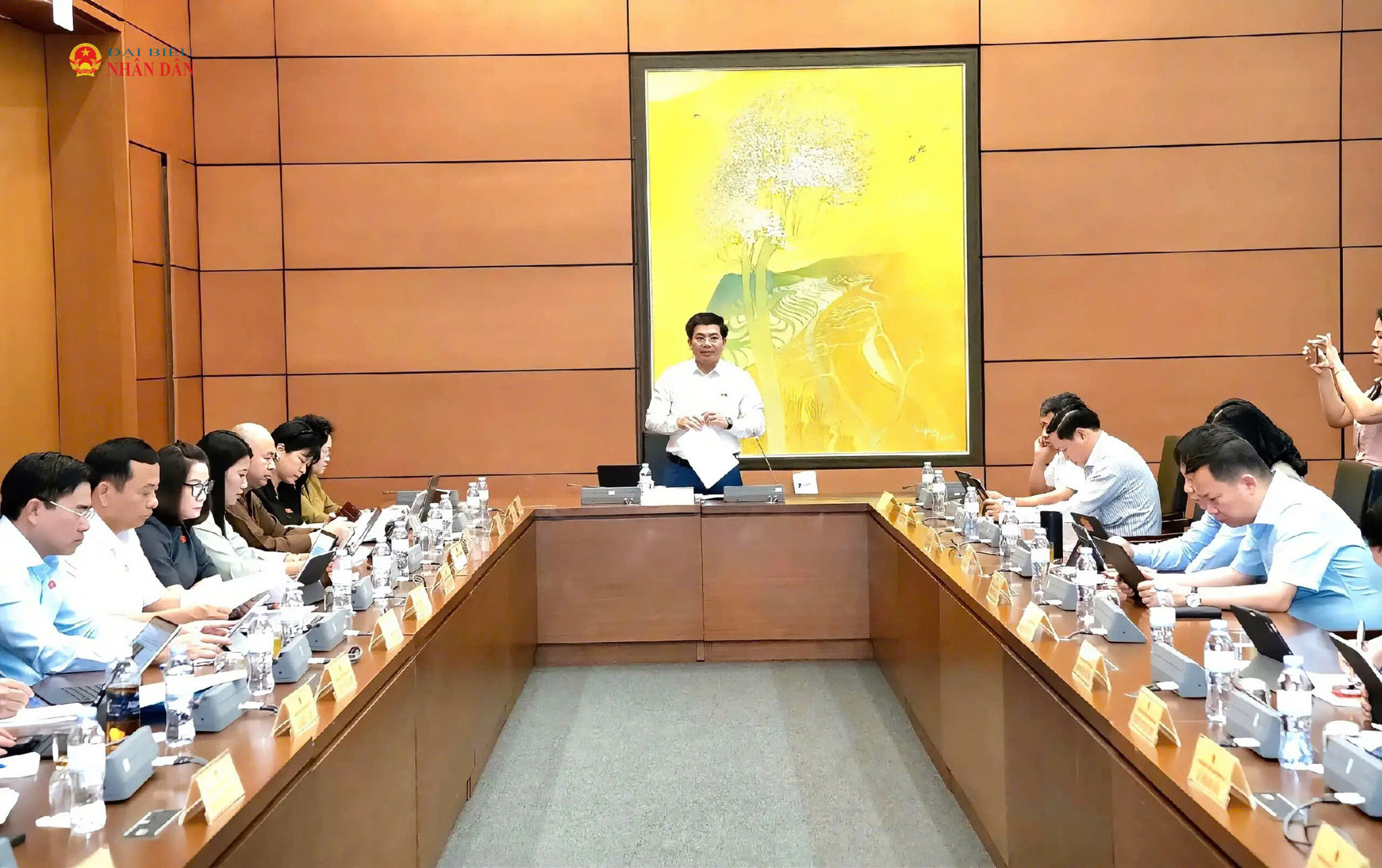 Quang cảnh thảo luận tại Tổ 4