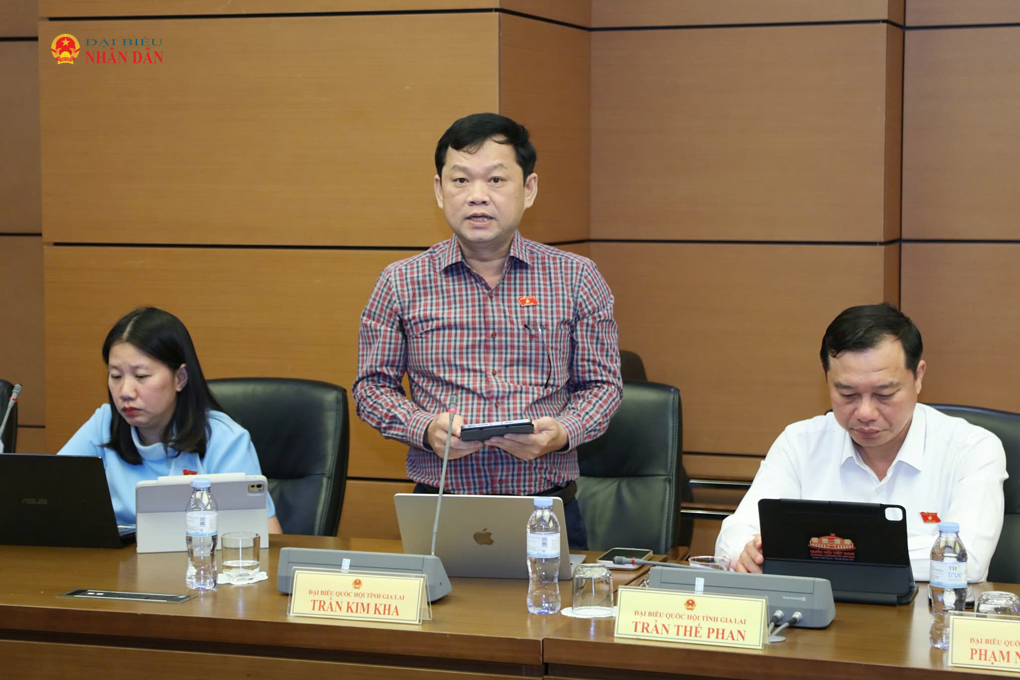 ĐBQH Trần Kim Kha (Gia Lai) phát biểu thảo luận tổ