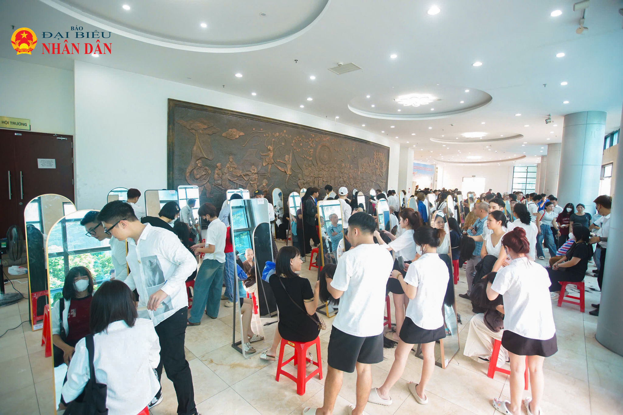 2. Toàn cảnh