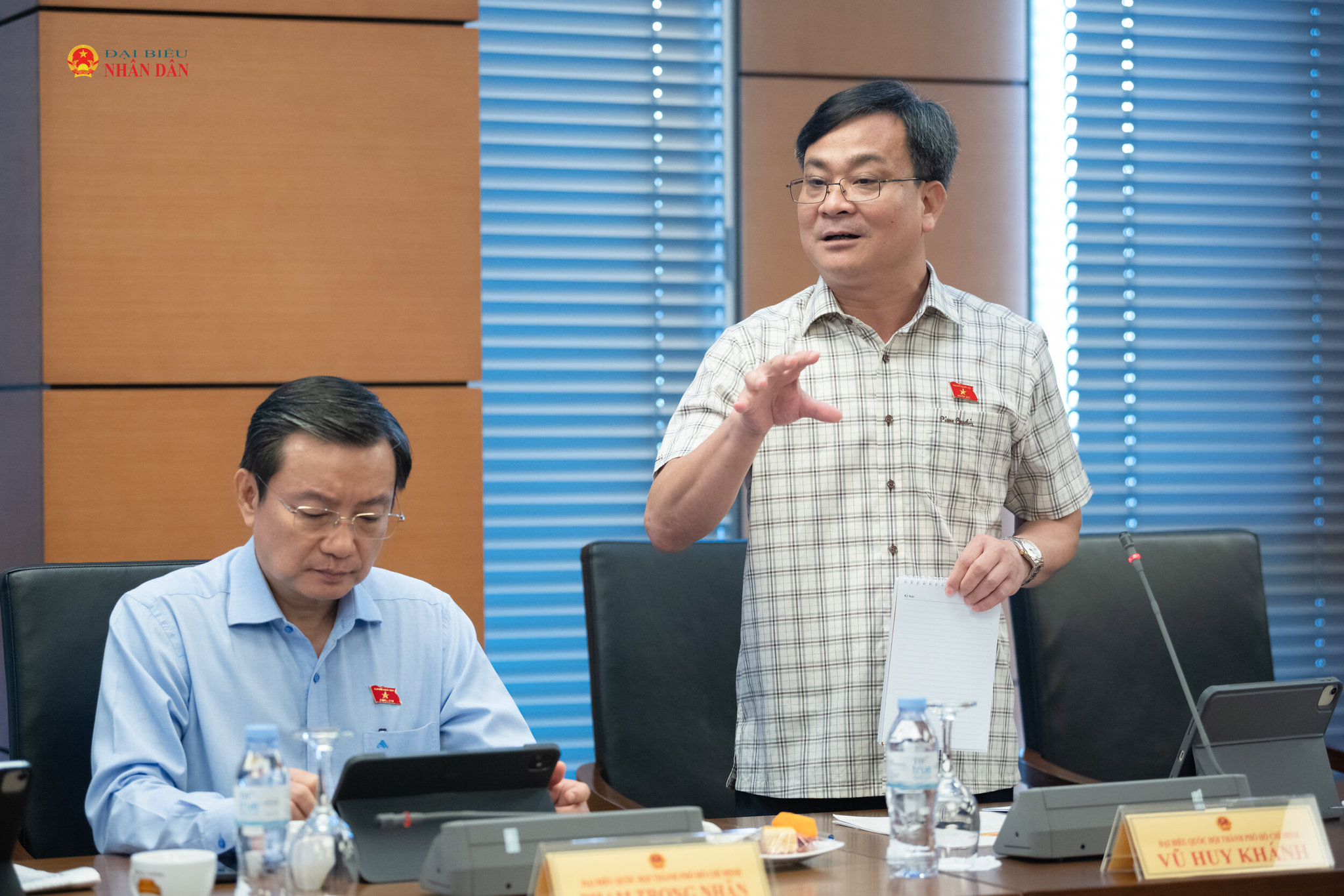 ĐBQH Vũ Huy Khánh (TP. Hồ Chí Minh) phát biểu thảo luận tại tổ. Ảnh: Phạm Thắng