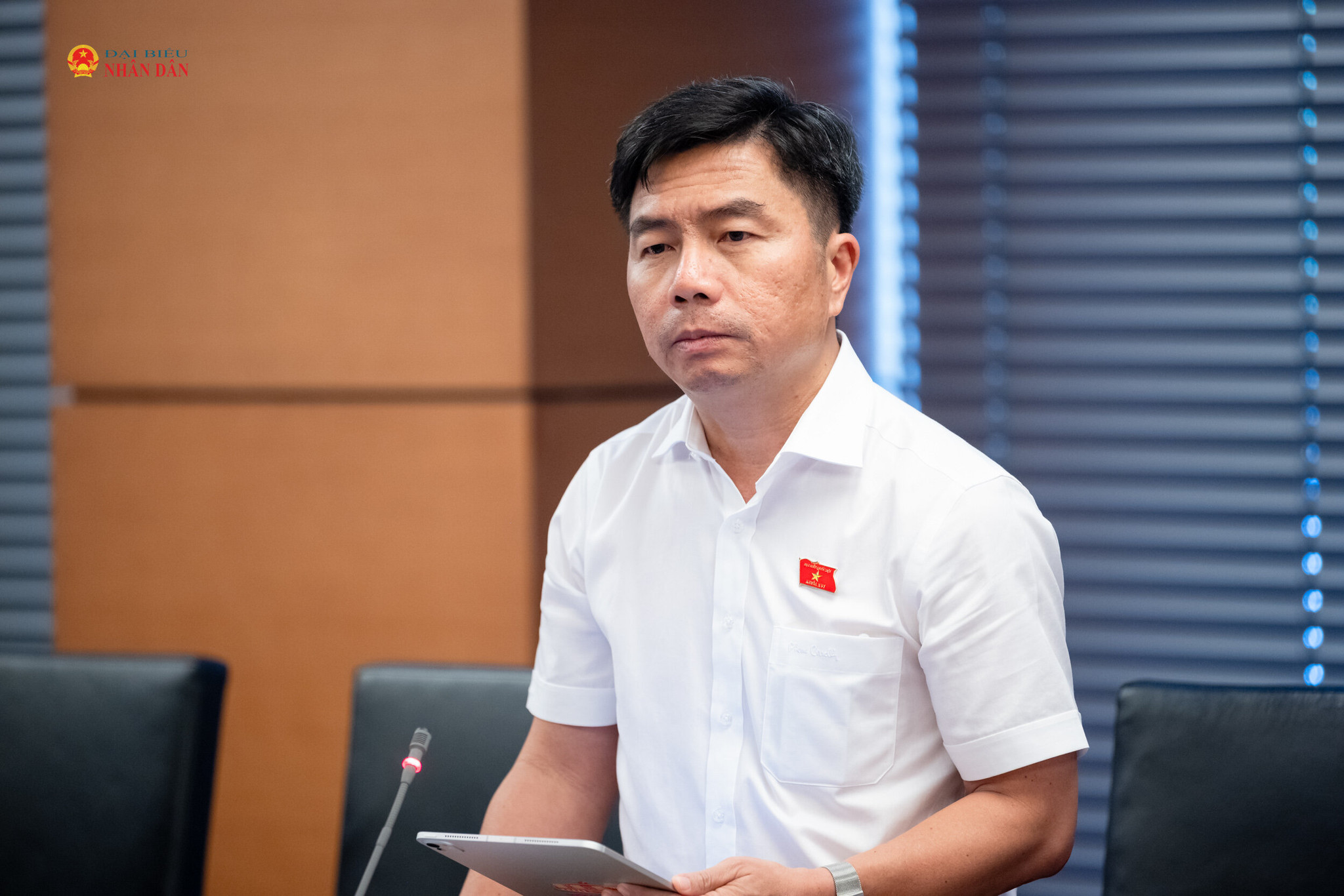 ĐBQH Võ Hoàng Ngân (TP. Hồ Chí Minh) phát biểu. Ảnh: Phạm Thắng