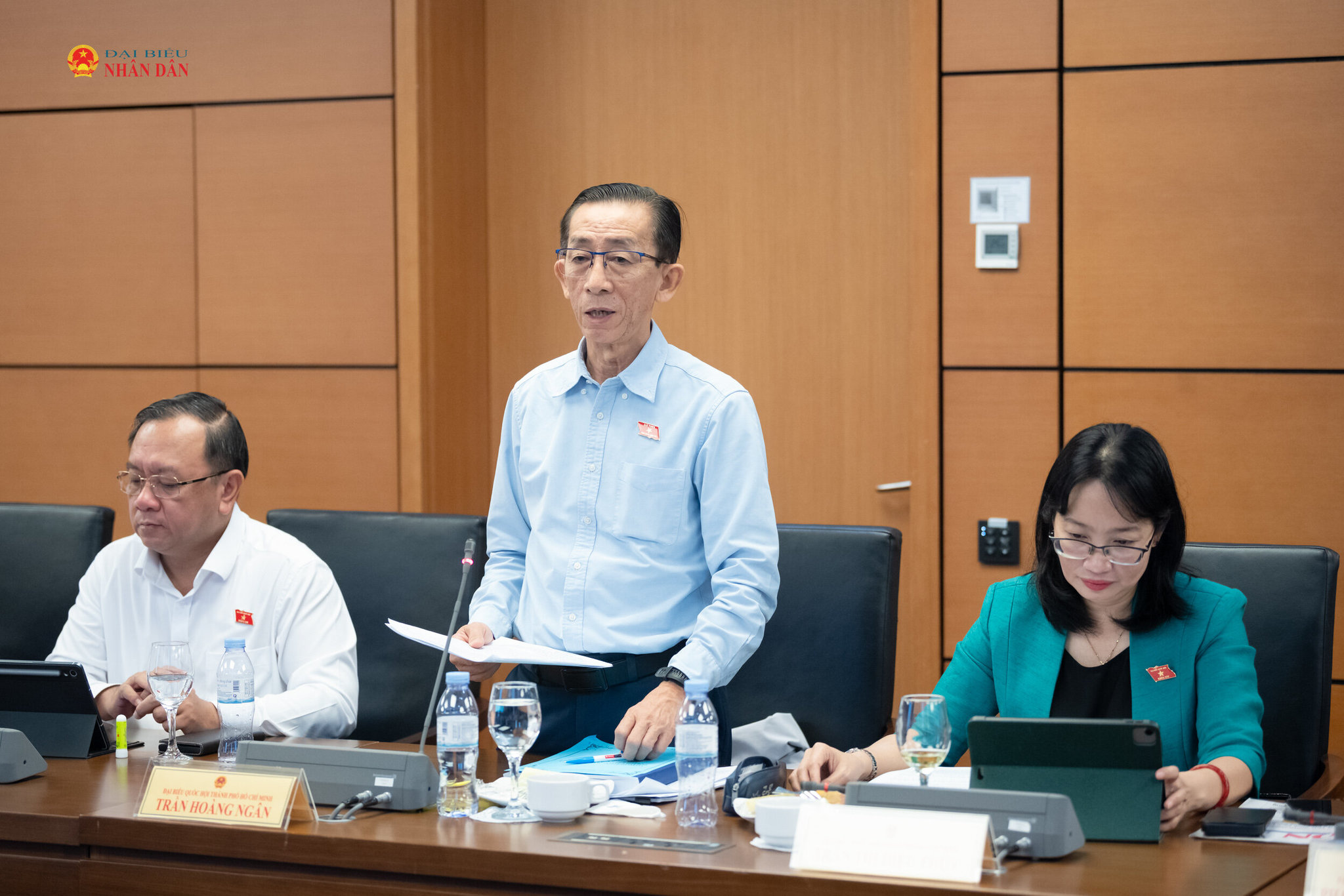 ĐBQH Trần Hoàng Ngân (TP. Hồ Chí Minh) phát biểu thảo luận tại tổ. Ảnh: Phạm Thắng