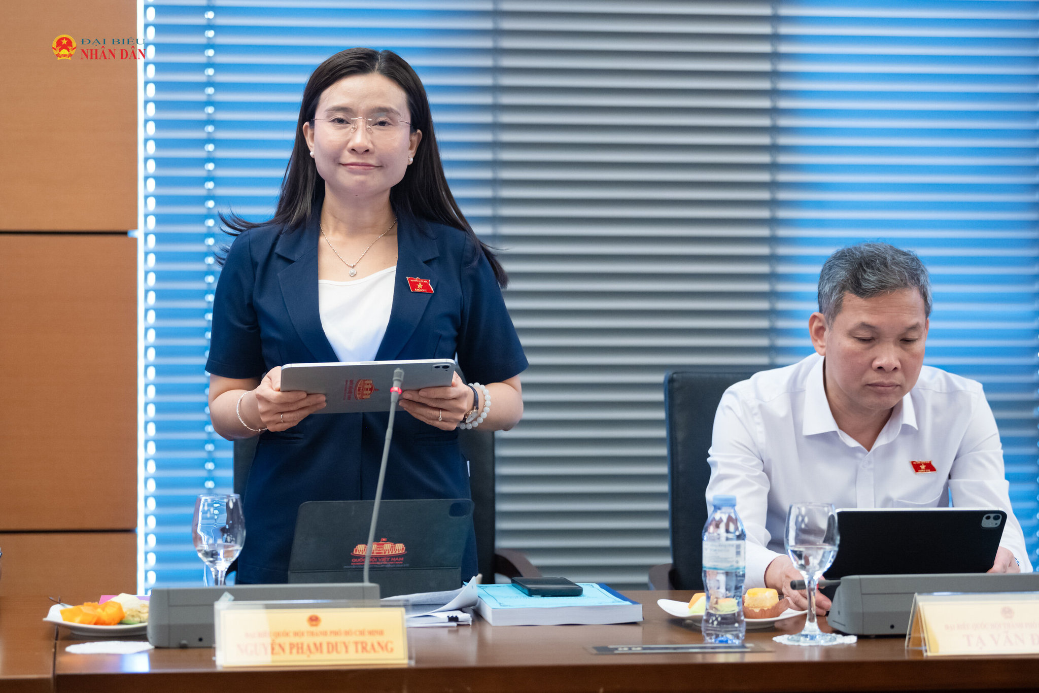 ĐBQH Nguyễn Phạm Duy Trang (TP. Hồ Chí Minh) phát biểu thảo luận tại tổ. Ảnh: Phạm Thắng