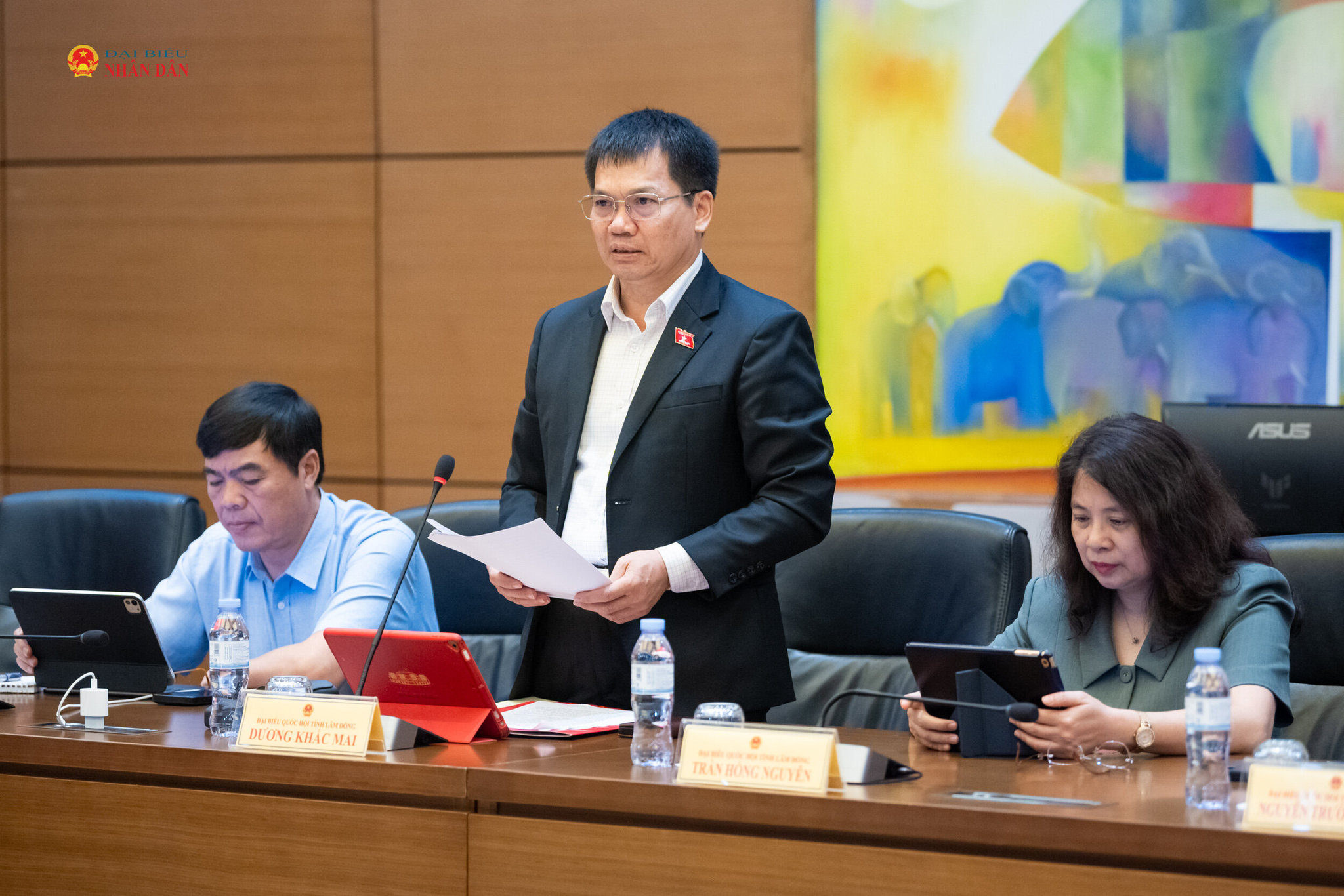 ĐBQH Dương Khắc Mai (Lâm Đồng) phát biểu thảo luận tại tổ. Ảnh: Phạm Thắng