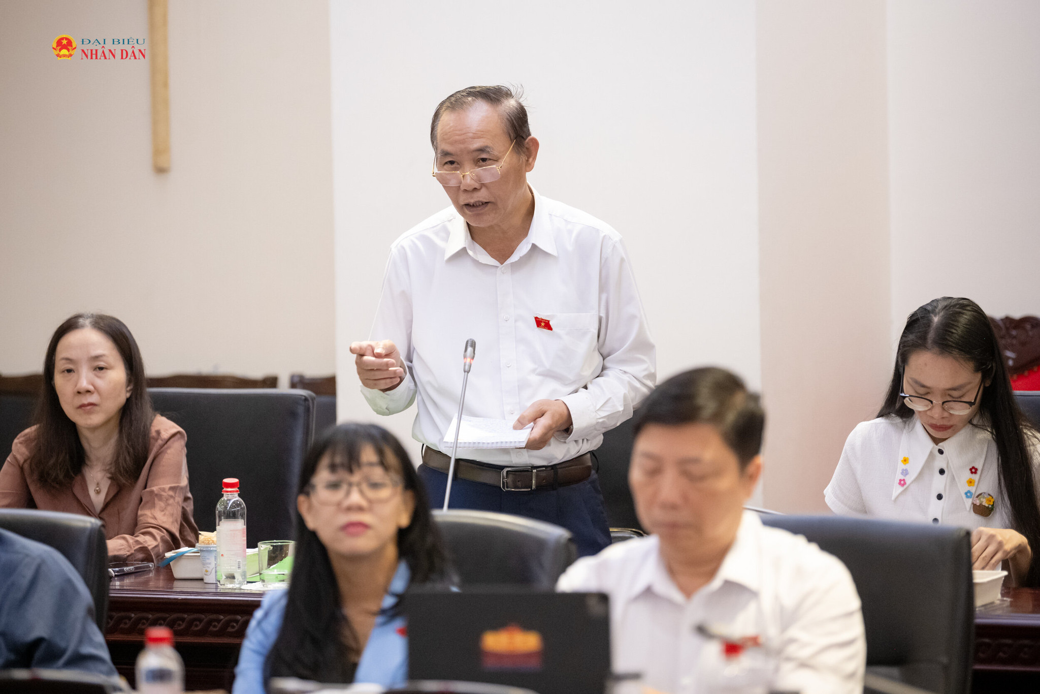ĐBQH Phùng Đức Tiến (Tỉnh Khánh Hòa) phát biểu tại phiên họp. Ảnh: Phạm Thắng