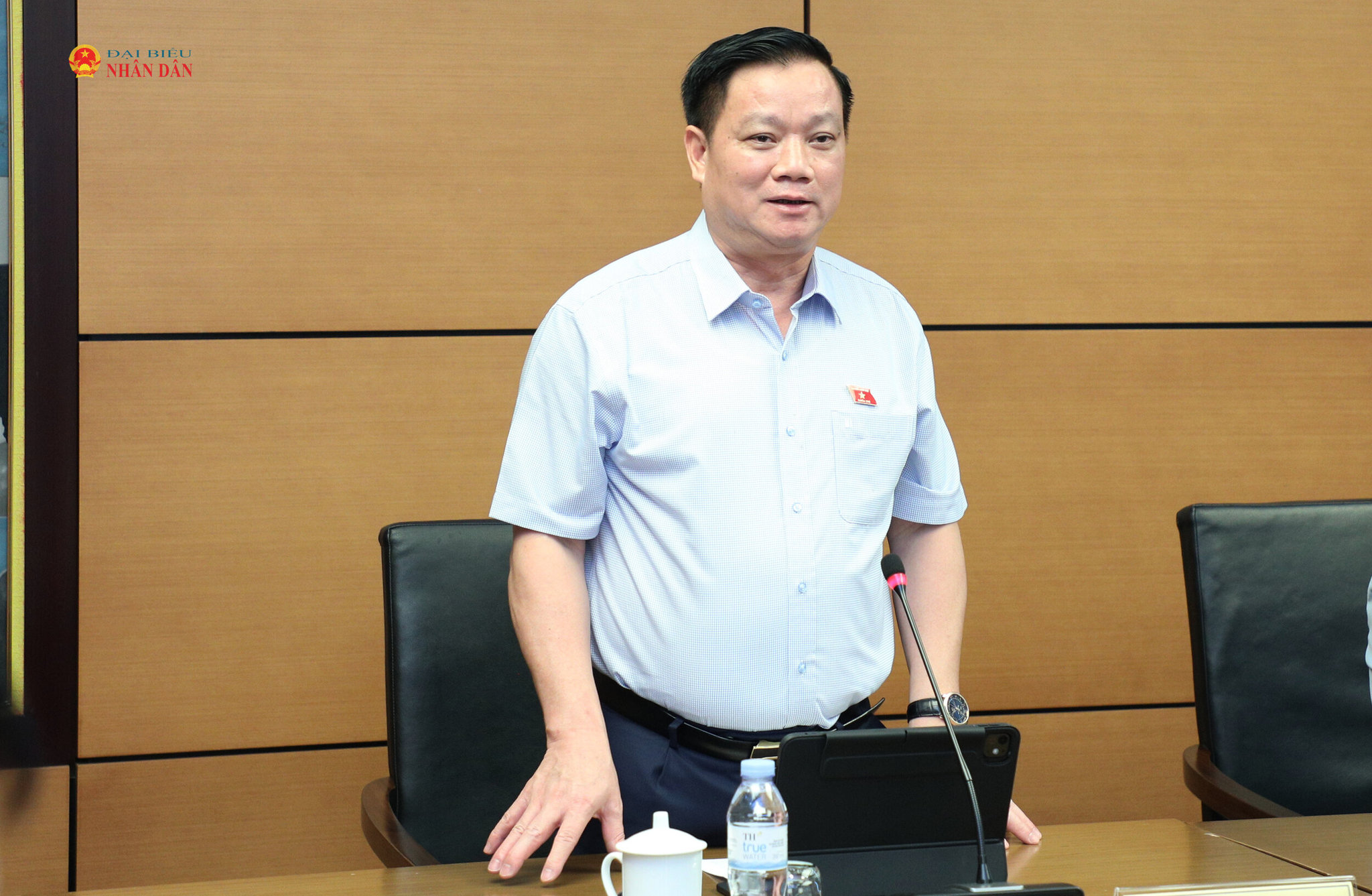Trưởng Đoàn ĐBQH tỉnh Nghệ An Nguyễn Khắc Thận phát biểu