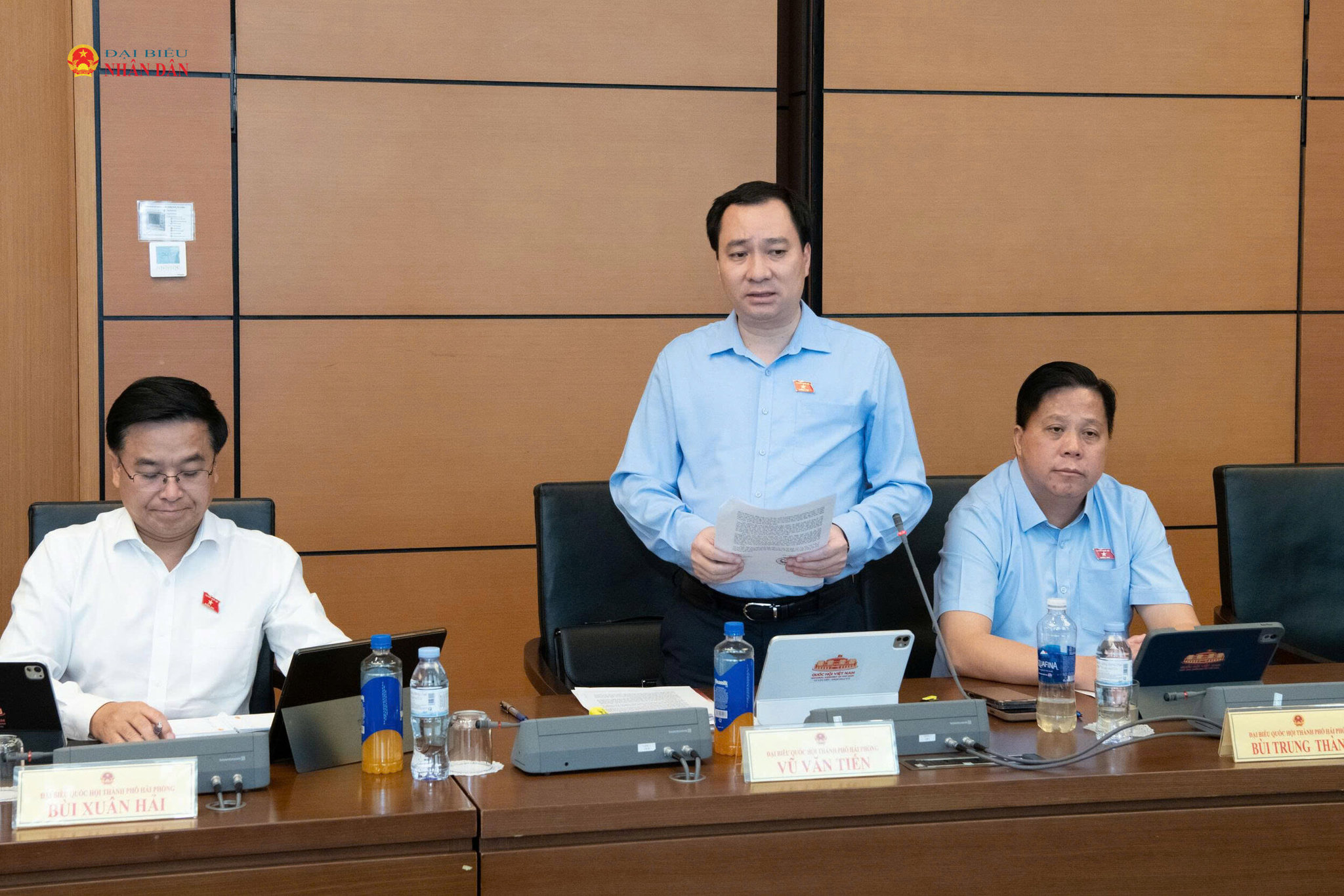 ĐBQH Vũ Văn Tiến (TP. Hải Phòng) phát biểu