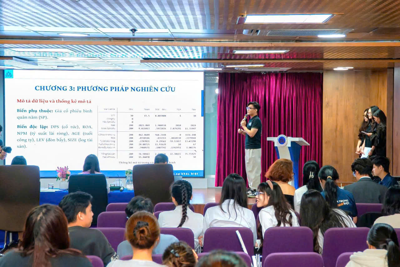 Sinh viên Trường Đại học Hoa Sen tham gia cuộc thi nghiên cứu khoa học thường niên trong lĩnh vực tài chính Behind the data do sinh viên Khoa Kinh doanh của trường tổ chức