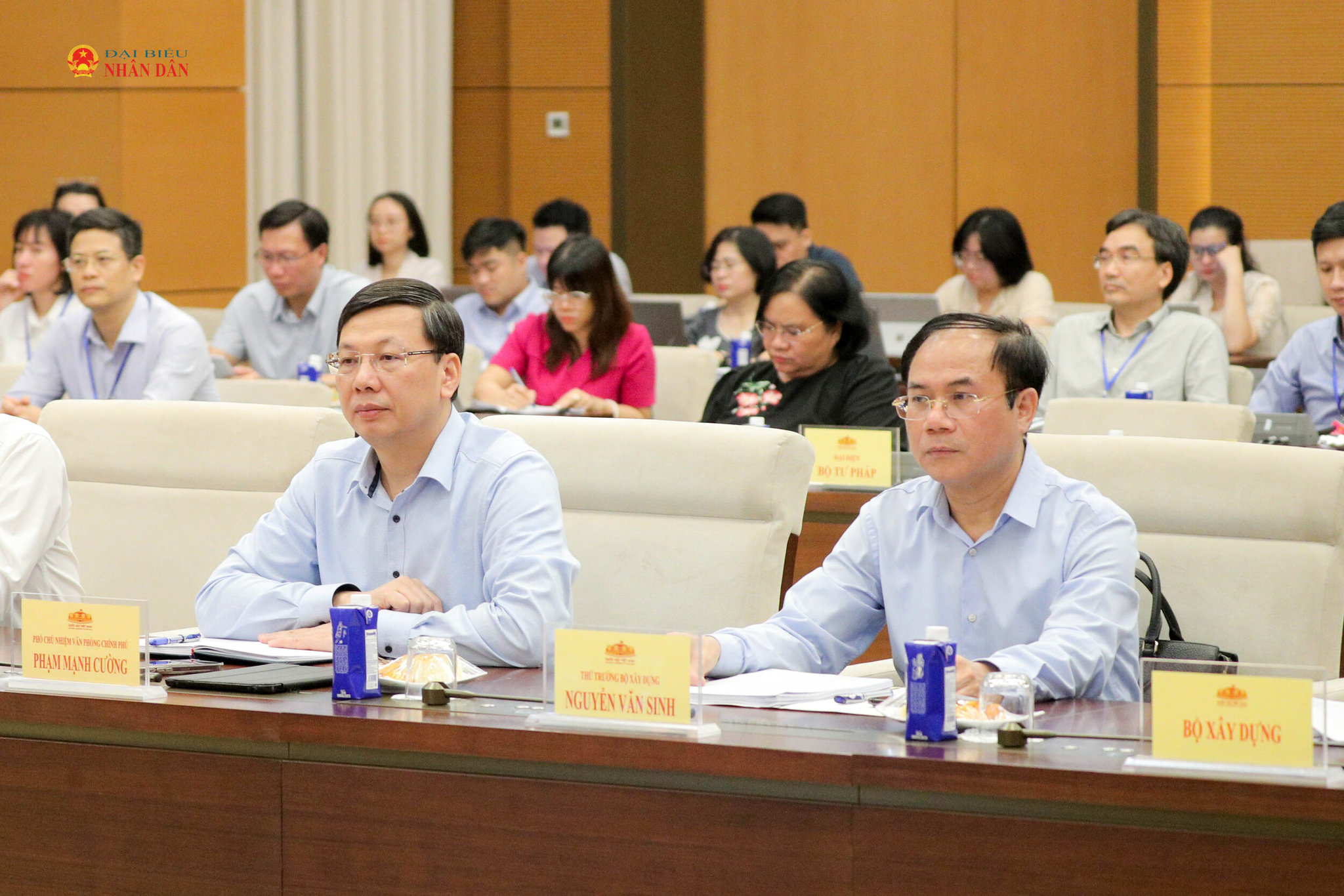 Các đại biểu dự phiên họp 2. Ảnh Hồ Long