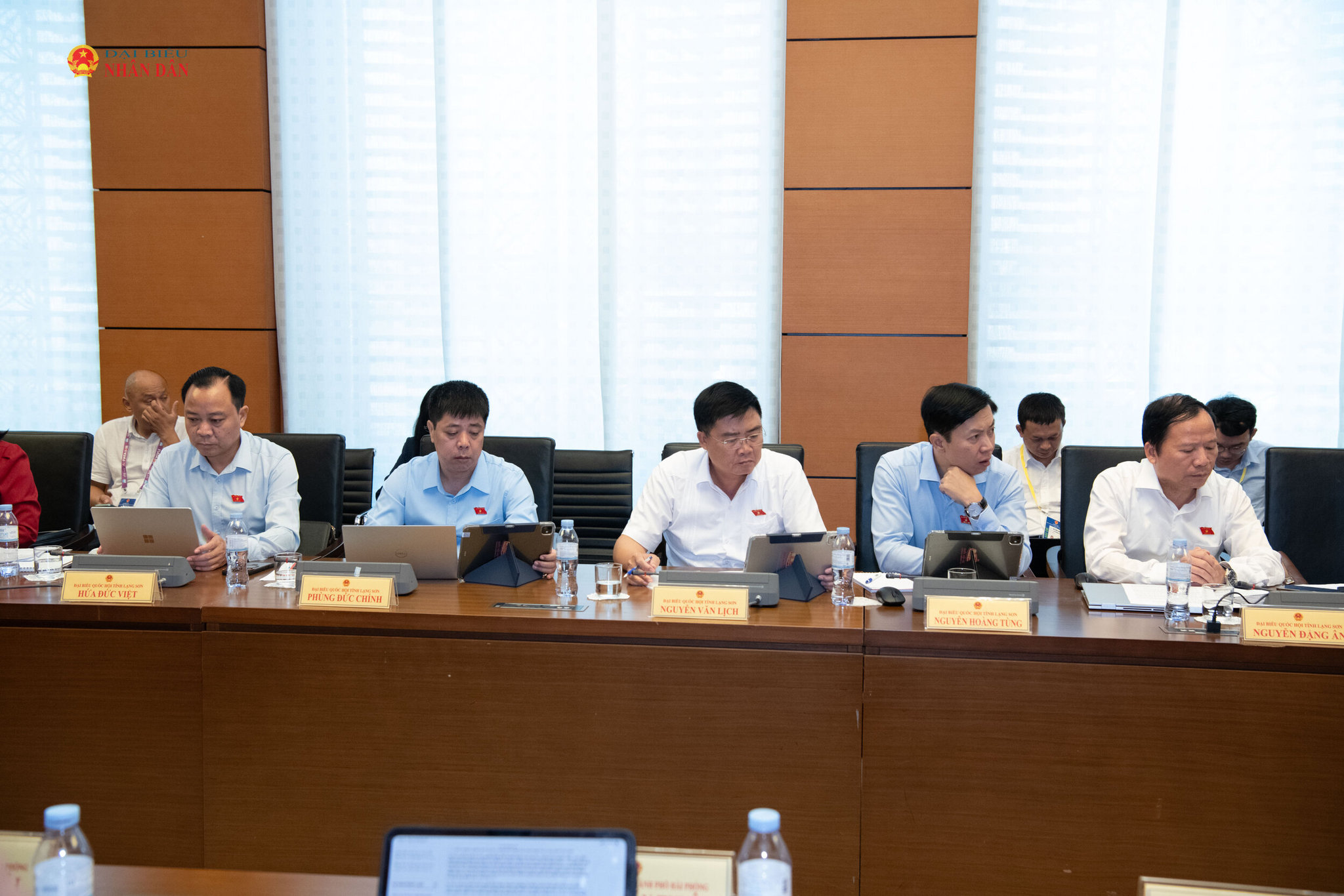 Các đại biểu dự thảo luận tại Tổ 3