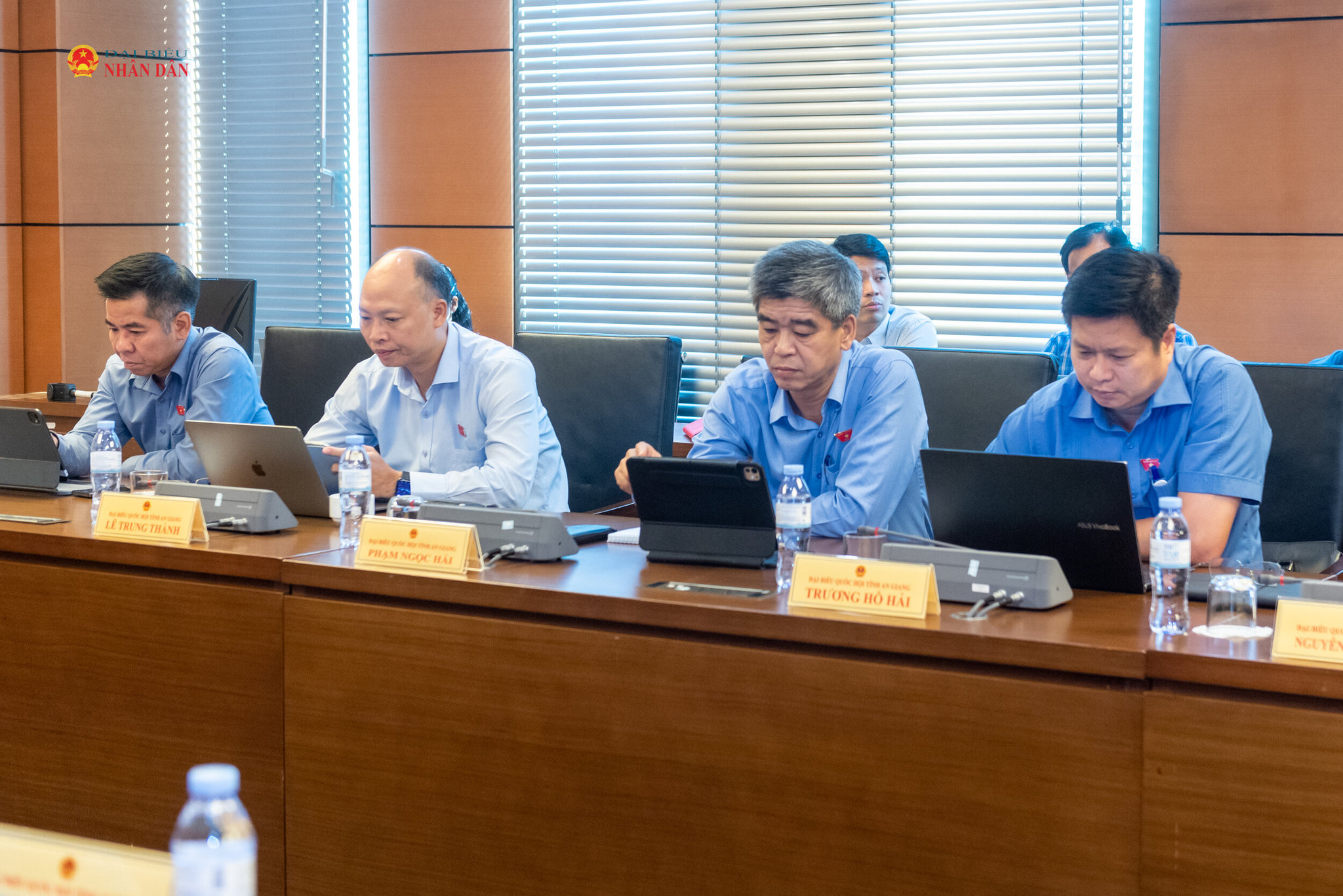 Các ĐBQH tỉnh An Giang tham dự phiên thảo luận tổ