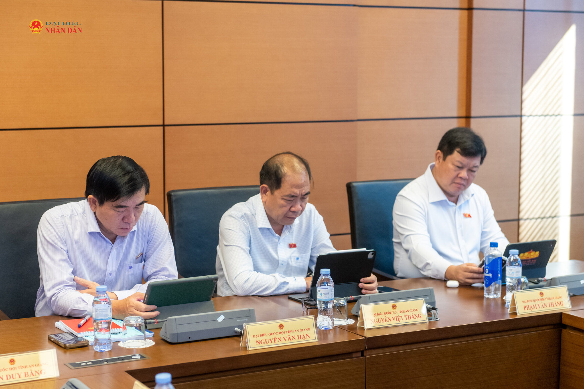 Các ĐBQH tỉnh An Giang tham dự phiên thảo luận tổ