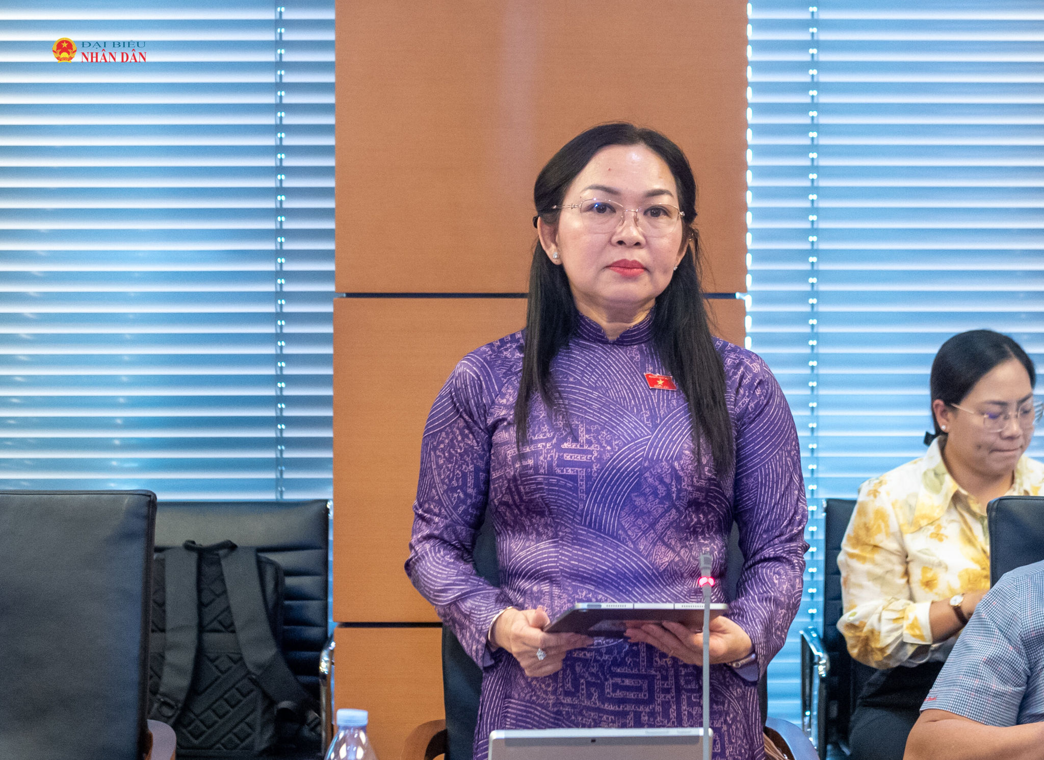 ĐBQH Lý Anh Thư (An Giang) phát biểu tại phiên thảo luận tổ. Ảnh: Mạnh Hưng