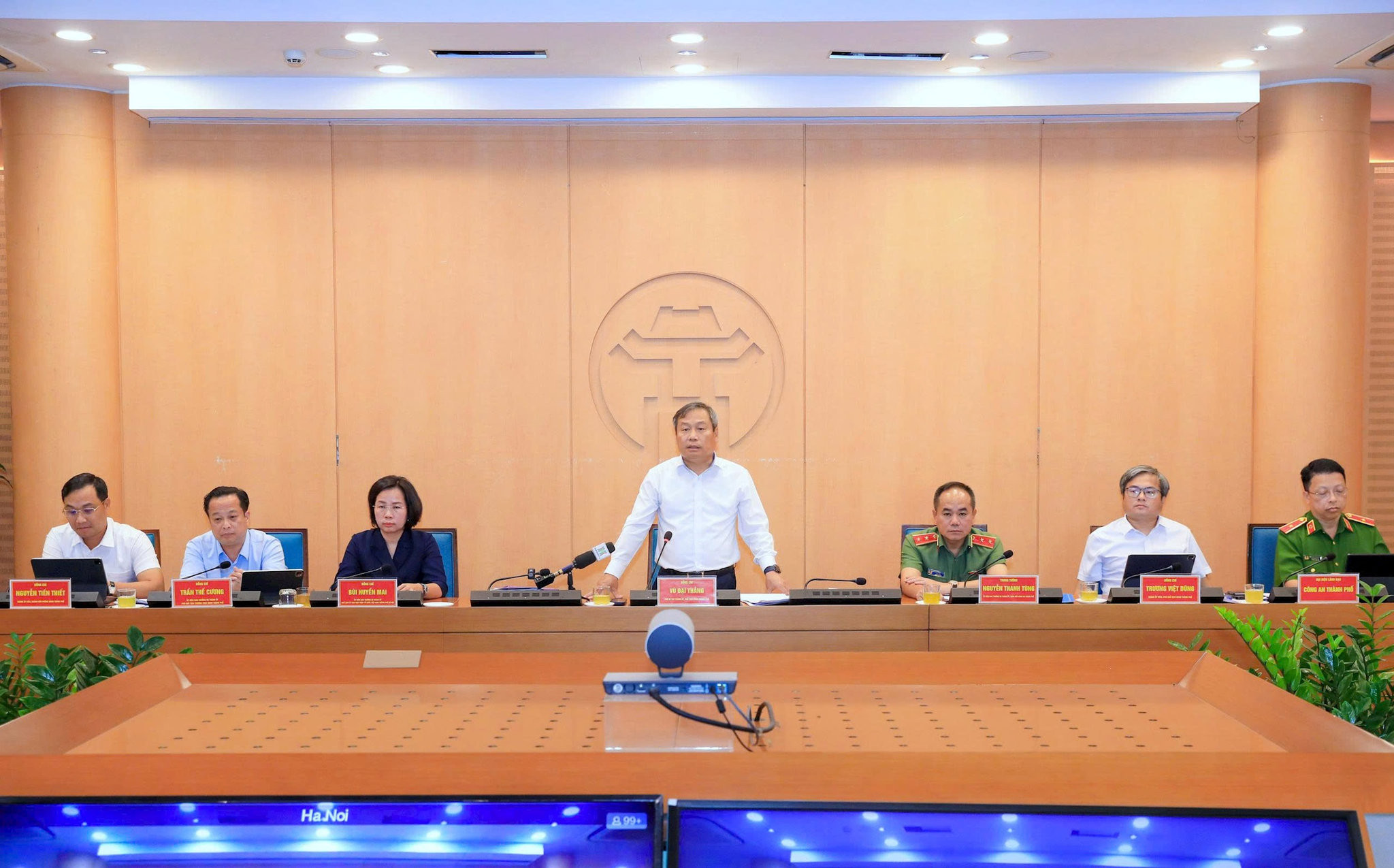 Chủ tịch UBND thành phố Vũ Đại Thắng phát biểu kết luận cuộc họp
