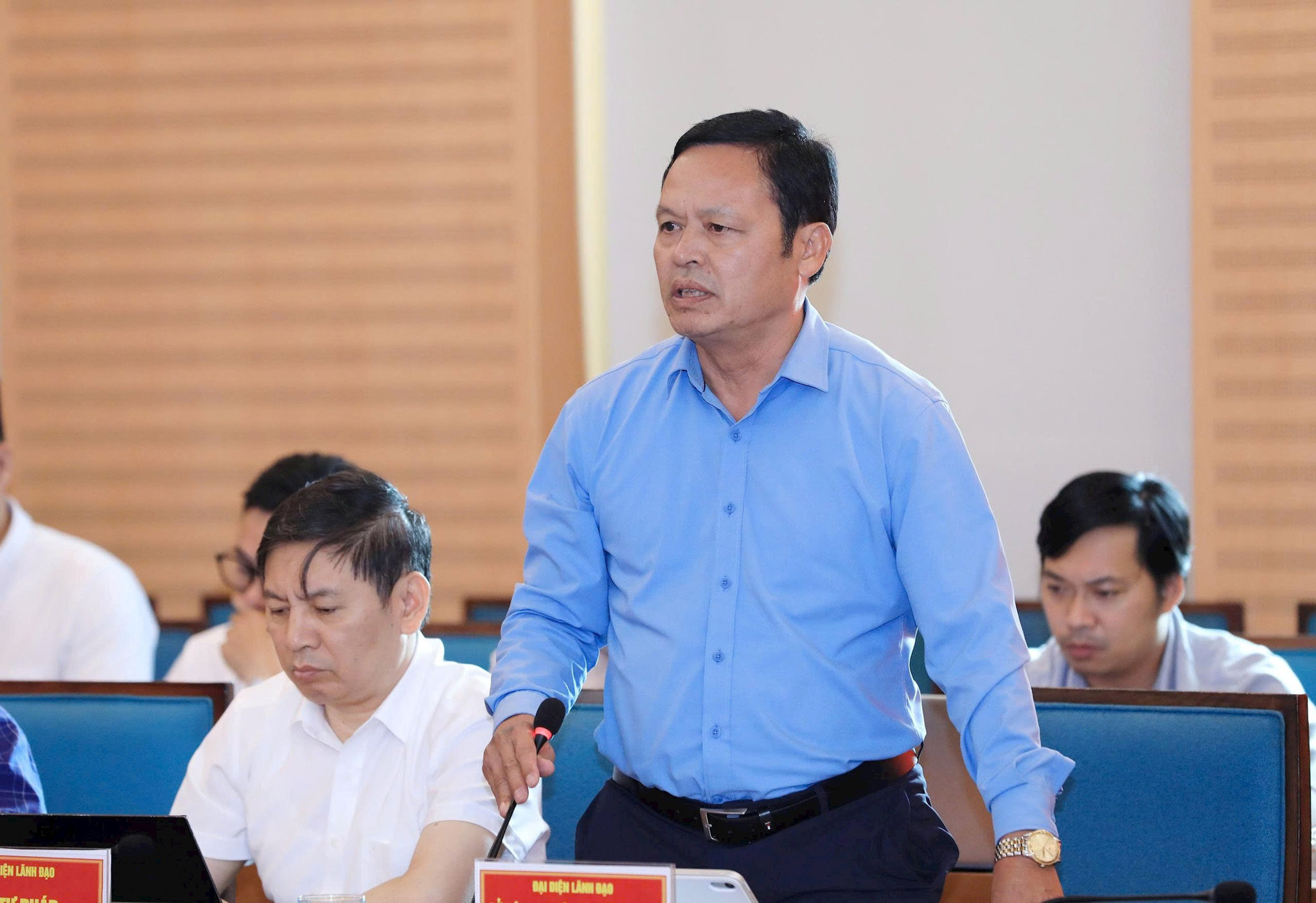 Đại diện lãnh đạo các đơn vị phát biểu tại cuộc họp chiều 20-10
