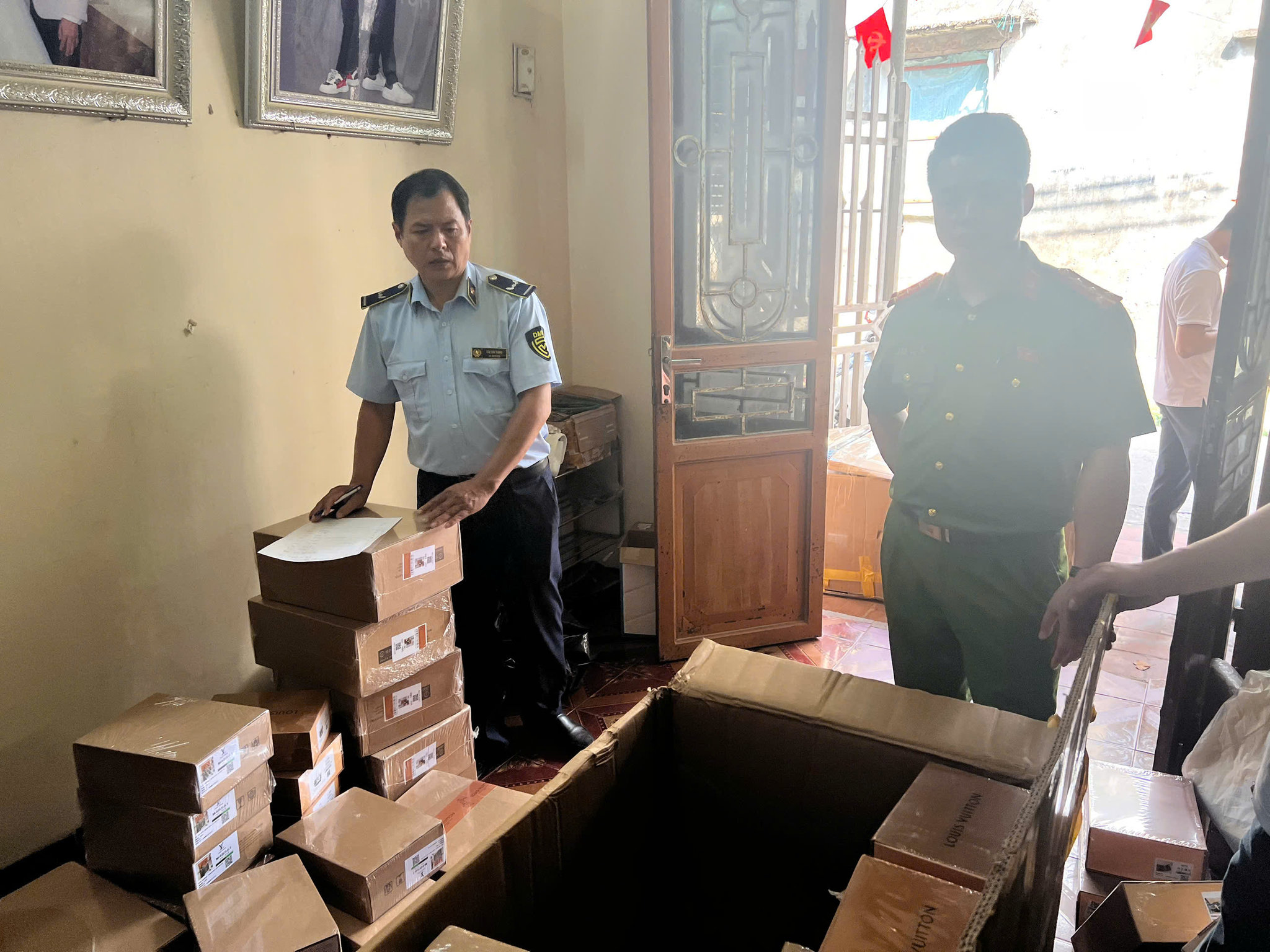 Lực lượng chức năng kiểm kê, niêm