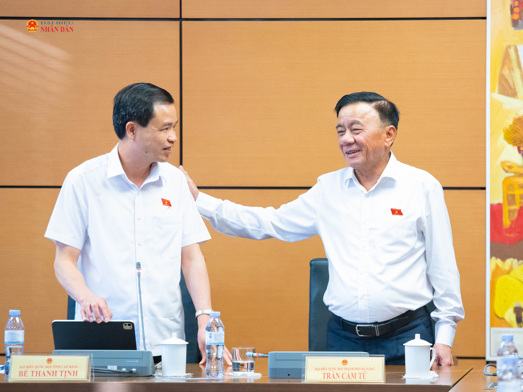 Thường trực Ban Bí thư Trần Cẩm Tú và Trưởng đoàn ĐBQH tỉnh Cao Bằng Bế Thanh Tịnh tham dự phiên thảo luận Tổ.Ảnh Xuân Quý (2)