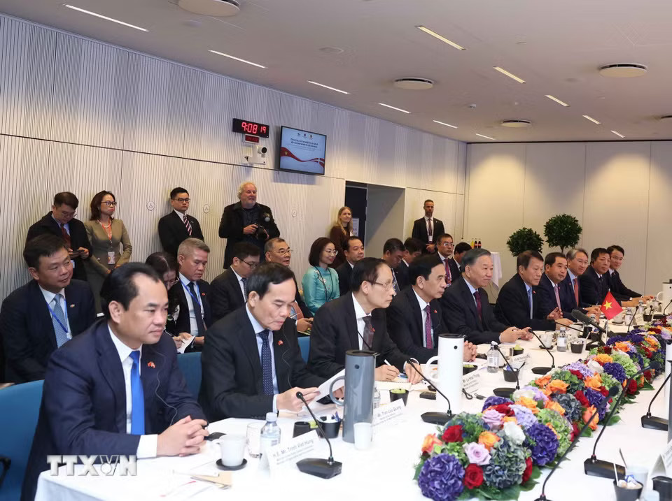 Tổng Bí thư, Chủ tịch nước Tô Lâm và Nhà Vua Đan Mạch Frederik X gặp gỡ lãnh đạo một số doanh nghiệp tiêu biểu của Đan Mạch