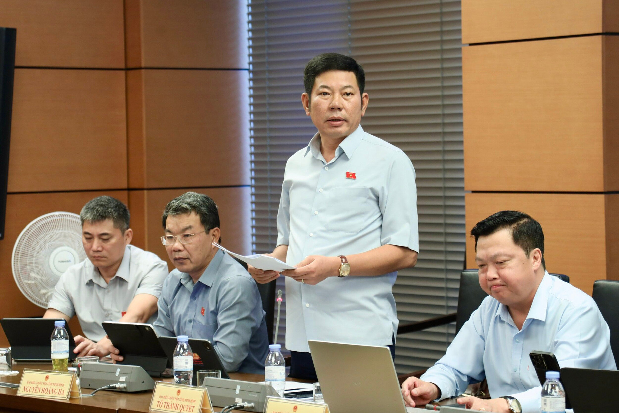 Hoàn thiện các quy định về lao động, bảo hiểm xã hội, thực hiện dân chủ ở cơ sở