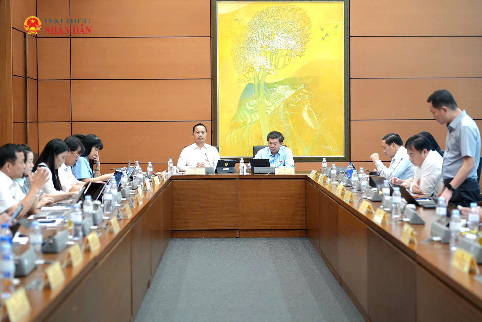 Quang cảnh thảo luận tại Tổ 4
