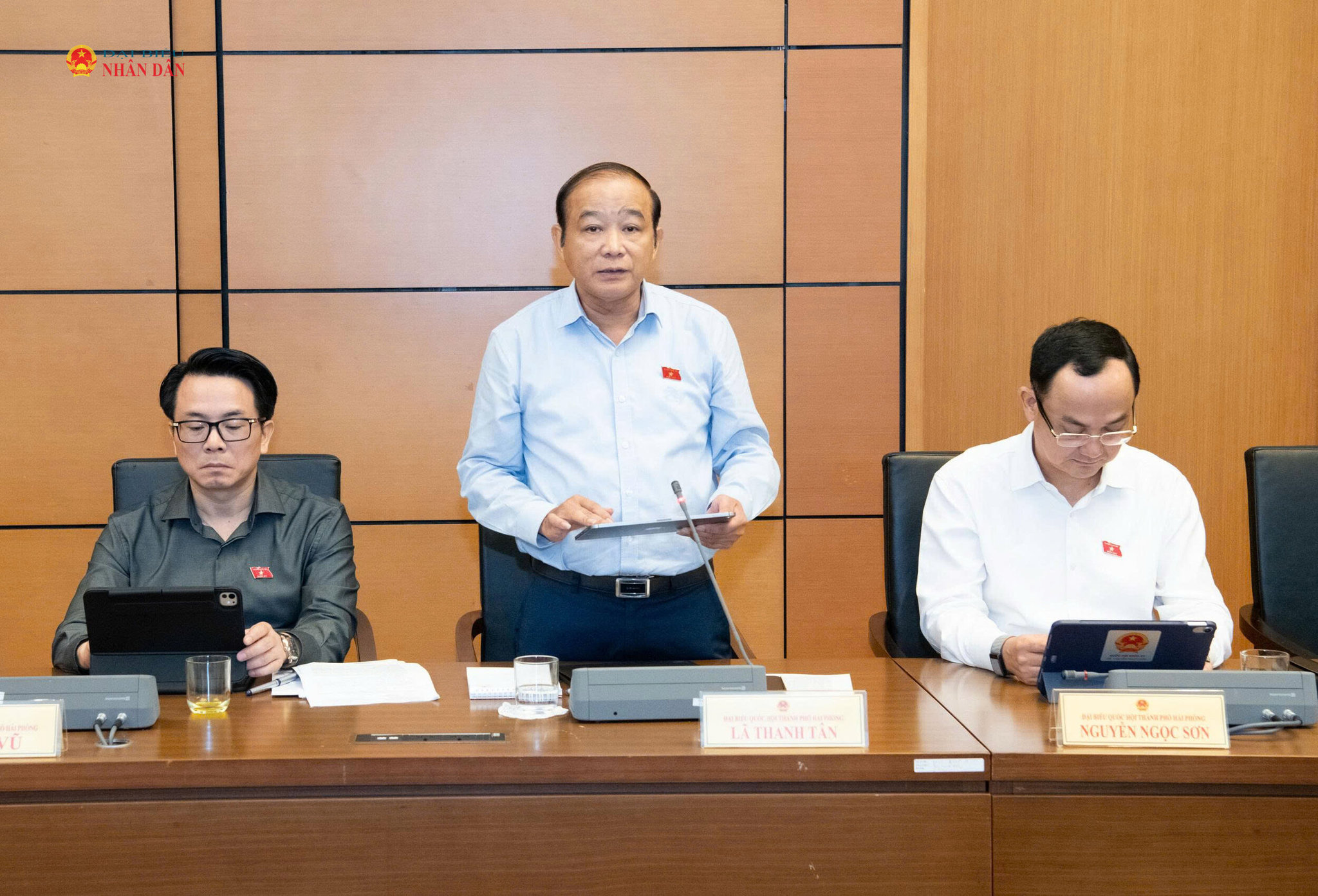 ĐBQH Lã Thanh Tân (TP. Hải Phòng) phát biểu tại thảo luận tổ. Ảnh: Lâm Hiển