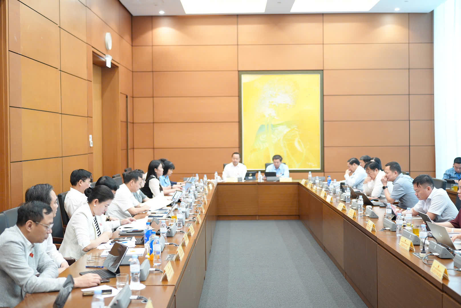 Quang cảnh thảo luận tại Tổ 4