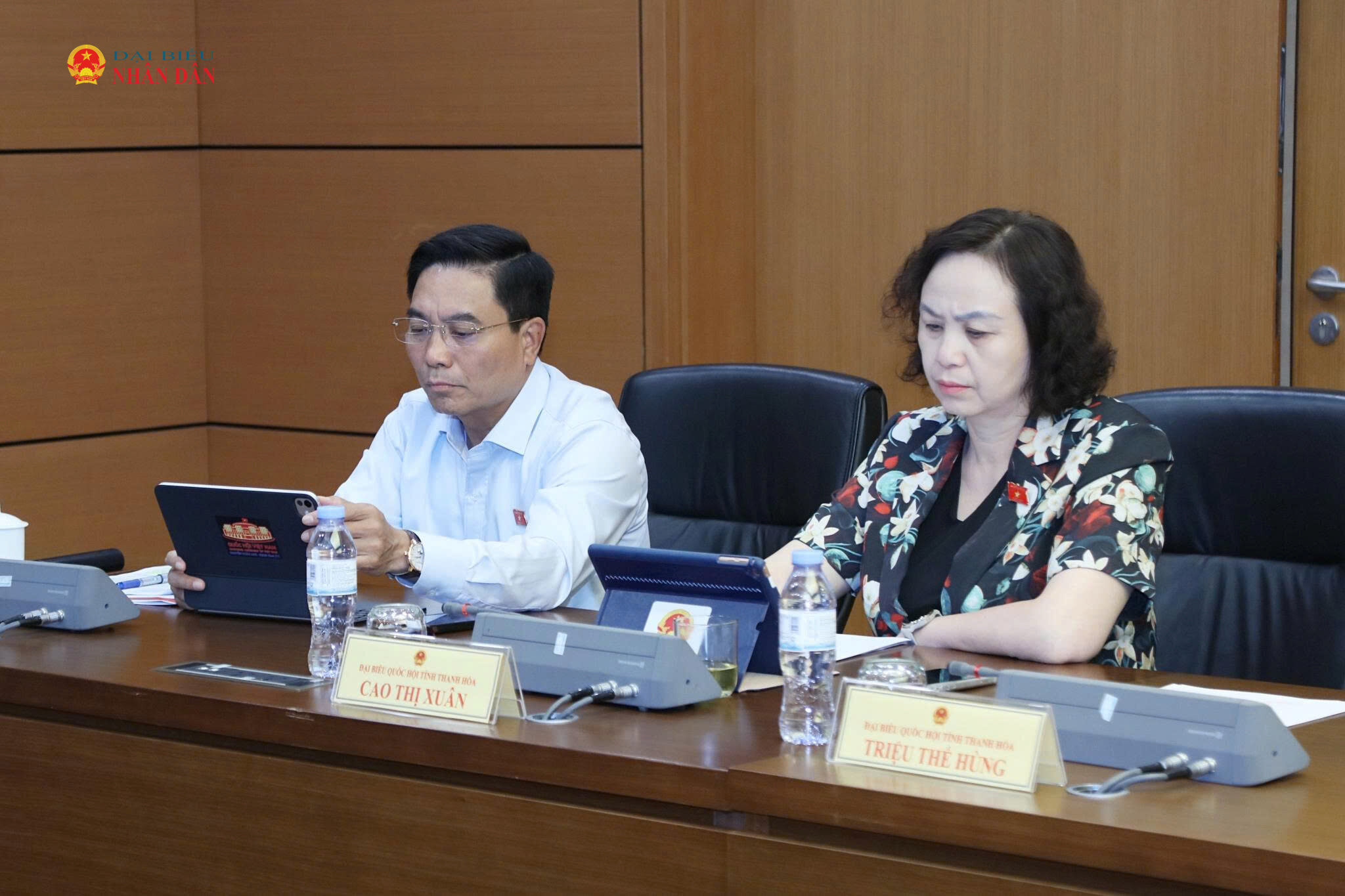 Phó Chủ tịch Quốc hội, Thượng tướng Nguyễn Doãn Anh cùng các ĐBQH tham dự thảo luận tổ. Ảnh: An Nhiên