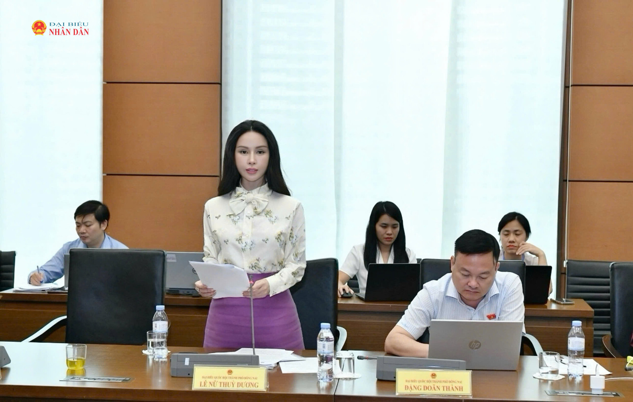 ĐBQH Lê Nữ Thuỳ Dương (TP. Đồng Nai) phát biểu thảo luận tại Tổ 4
