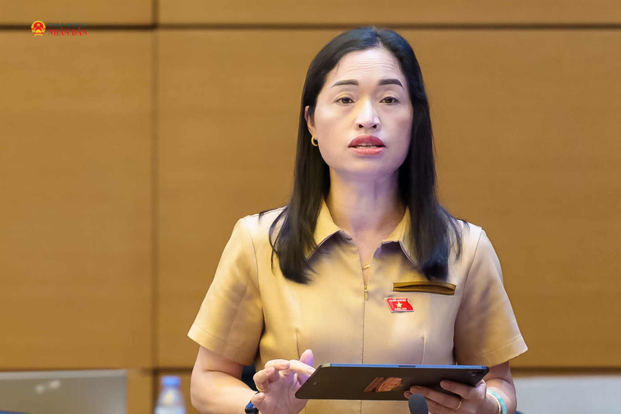ĐBQH Cil Bri (Tỉnh Lâm Đồng) phát biểu thảo luận. Ảnh: Tiến Cường