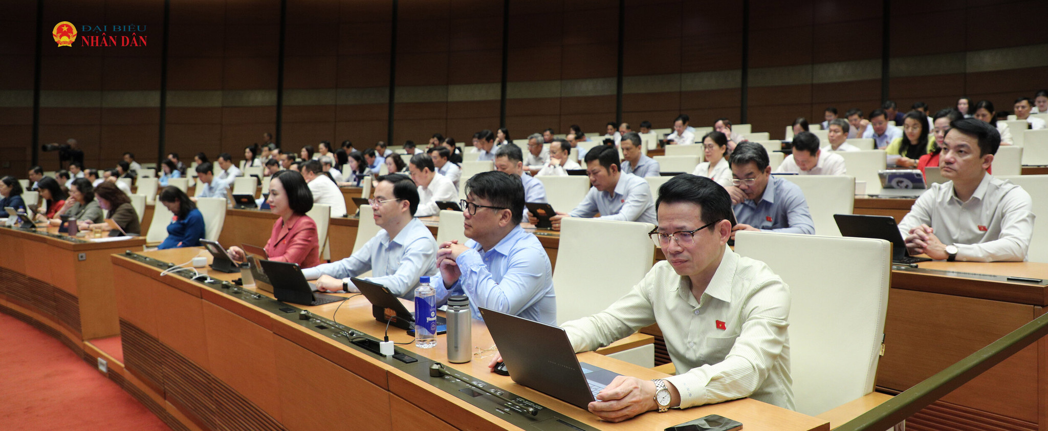 Các đại biểu tham dự phiên họp