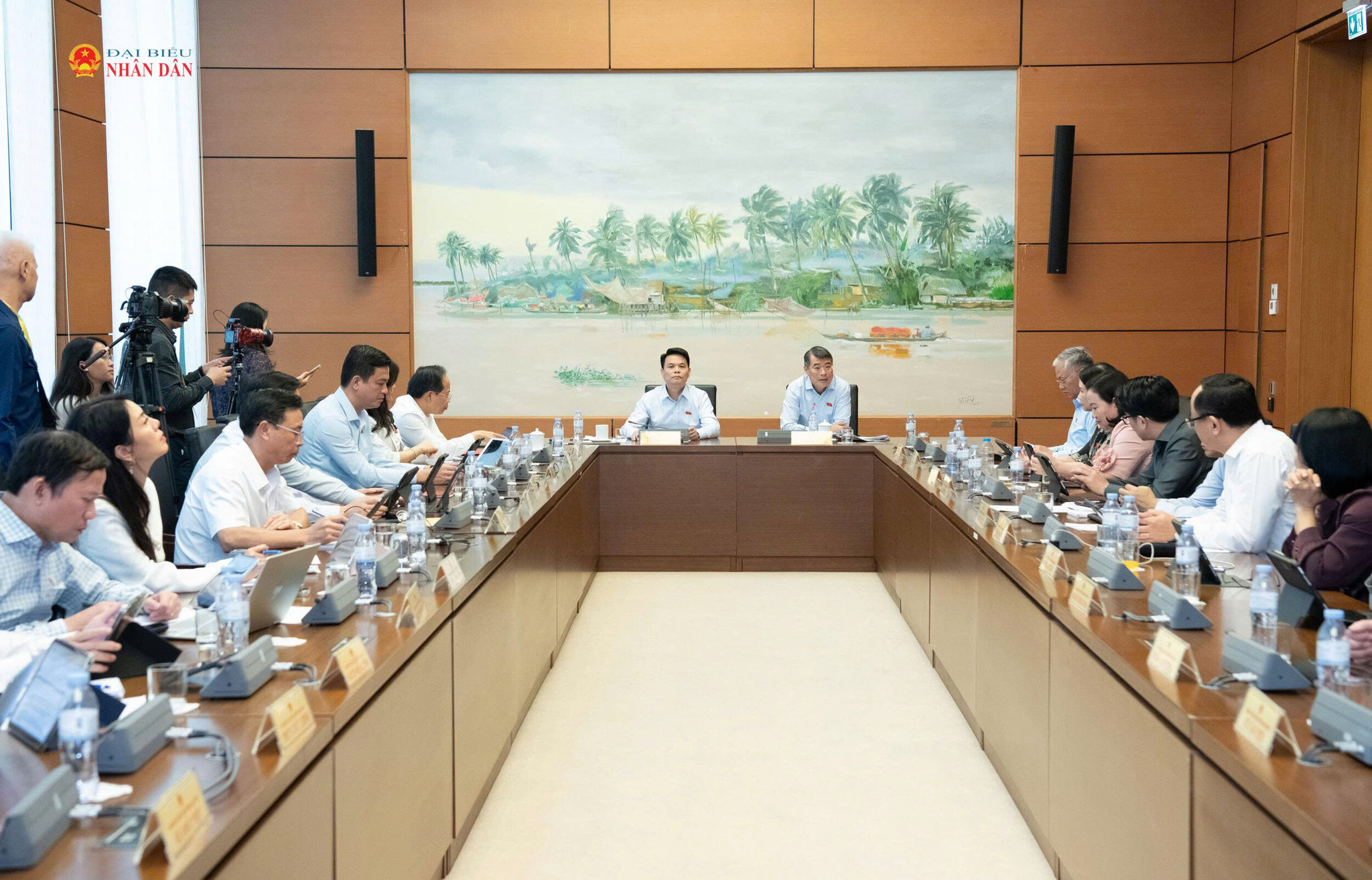 Toàn cảnh phiên thảo luận của Tổ 3 sáng 21/10