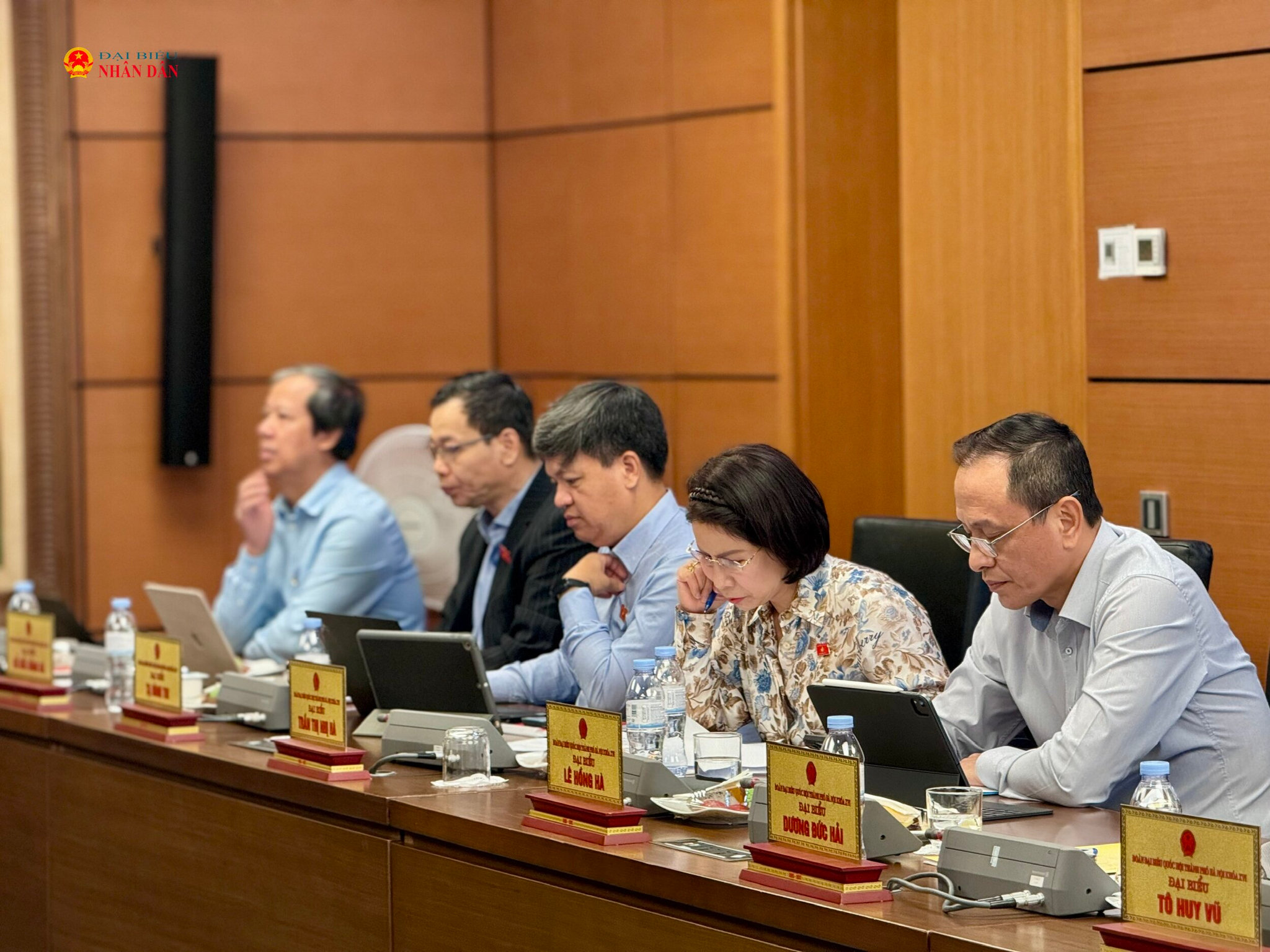 Các đại biểu tham gia thảo luận Tổ 1 (Hà Nội)
