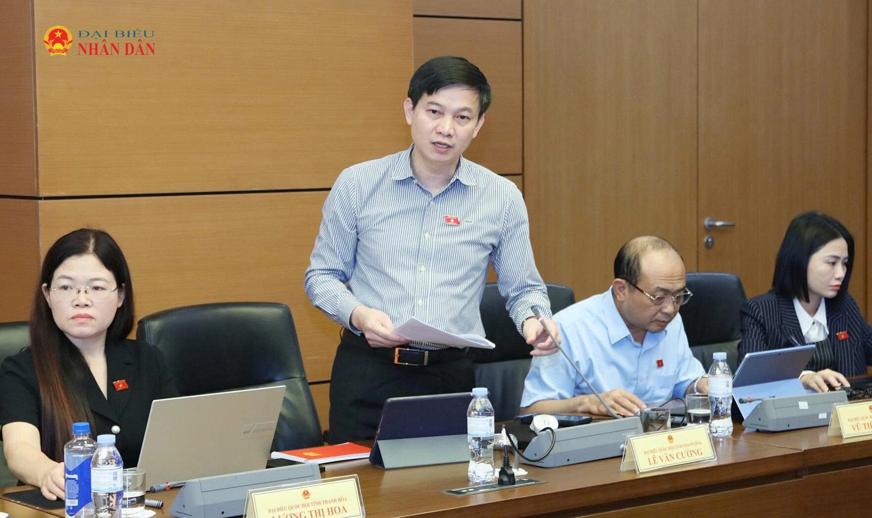 ĐBQH Lê Văn Cường (Thanh Hóa) phát biểu thảo luận tổ. Ảnh: An Nhiên