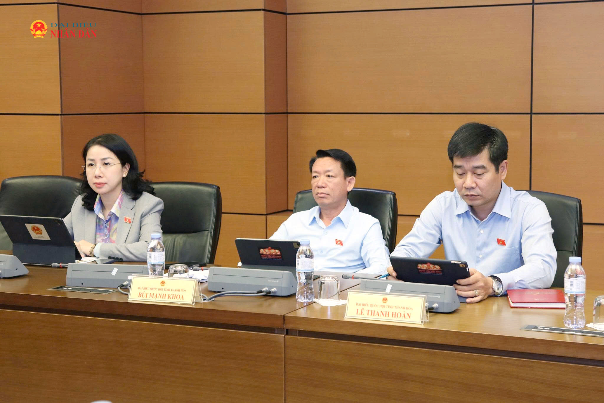 Các ĐBQH tỉnh Thanh Hóa tham dự thảo luận tổ