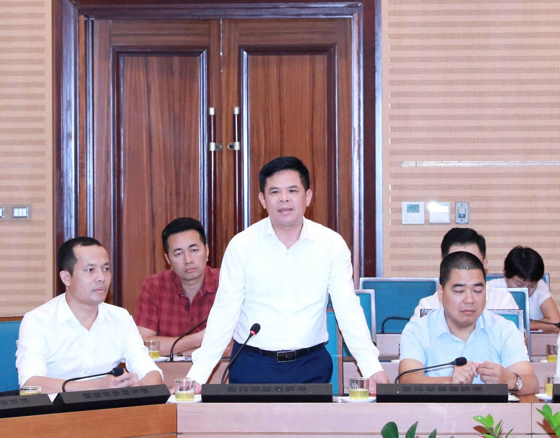Chủ tịch UBND xã Phúc Thọ Kiều Trọng Sỹ báo cáo tại cuộc họp