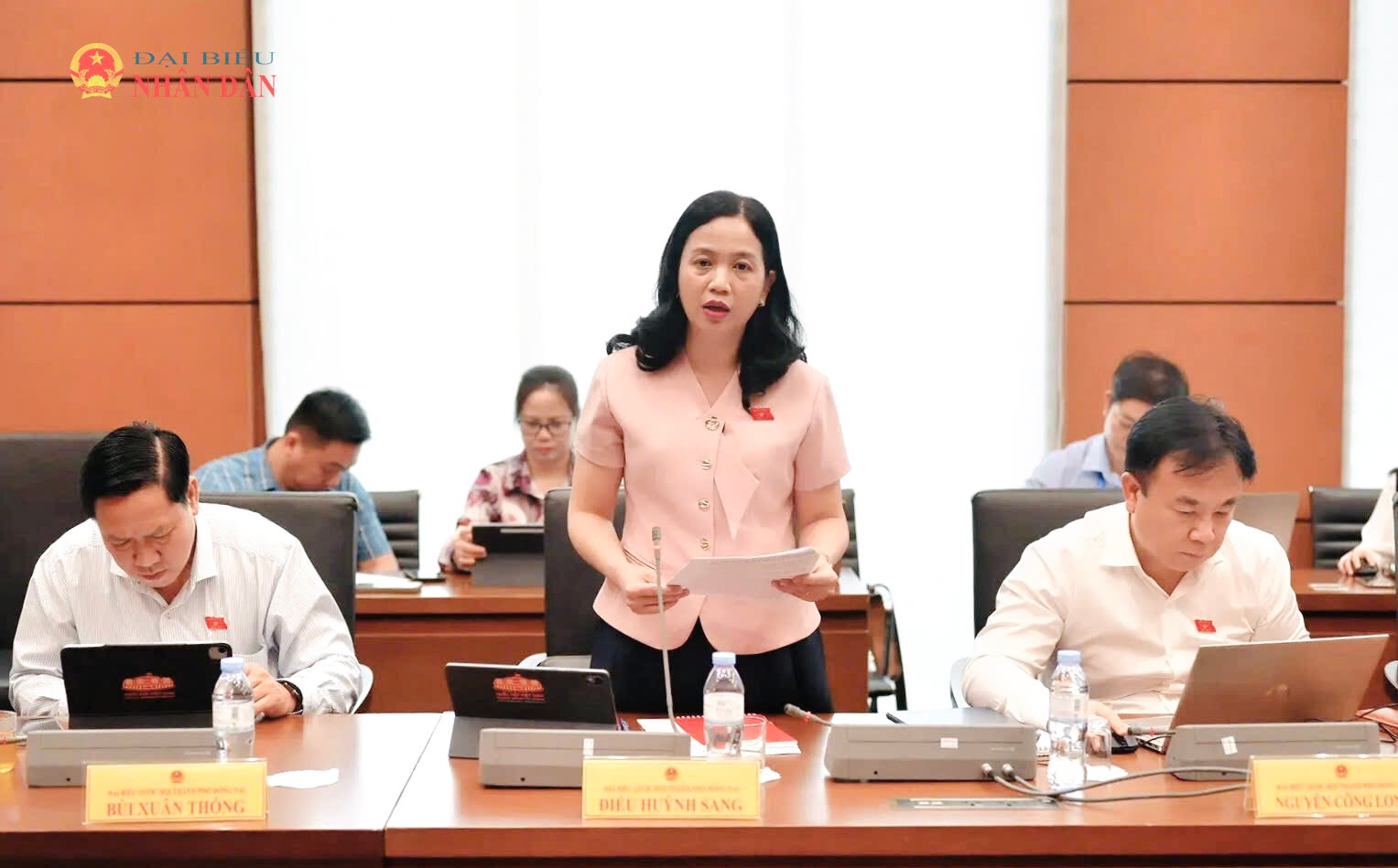 ĐBQH Điểu Huỳnh Sang (TP. Đồng Nai) phát biểu thảo luận tại Tổ 4
