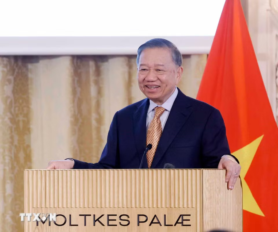 Tổng Bí thư, Chủ tịch nước Tô Lâm nói chuyện thân mật với cán bộ, nhân viên Đại sứ quán Việt Nam tại Đan Mạch và cộng đồng người Việt Nam tại Đan Mạch, Iceland và Nam Thuỵ Điển