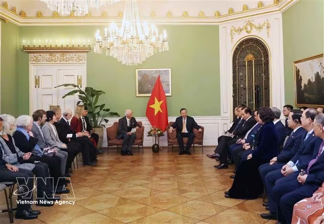 General Secretary of the Communist Party of Vietnam Central Committee and President To Lam, meets with Nils Bulb, President of the Denmark–Vietnam Friendship Association, and several members of the association in Copenhagen on October 20, 2026. (Photo: VNA) vnanet-hoi-huu-nghi2.jpg